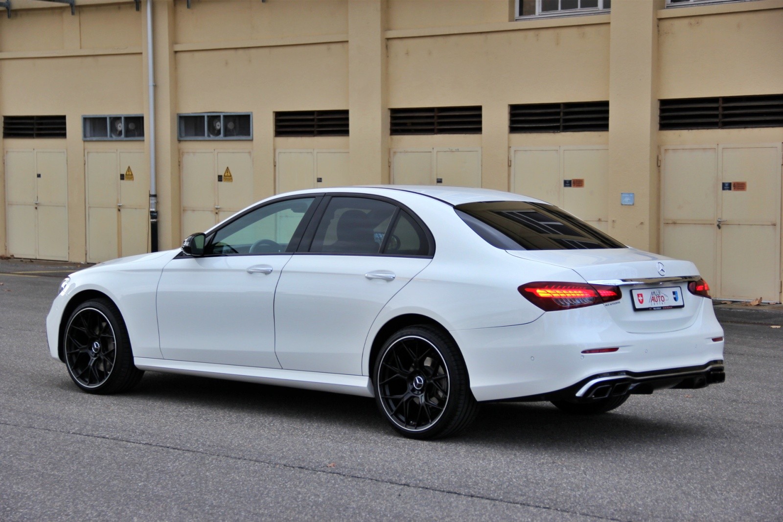 MERCEDES-BENZ E 220 d AMG Line 4Matic 9G-Tronic-image-2