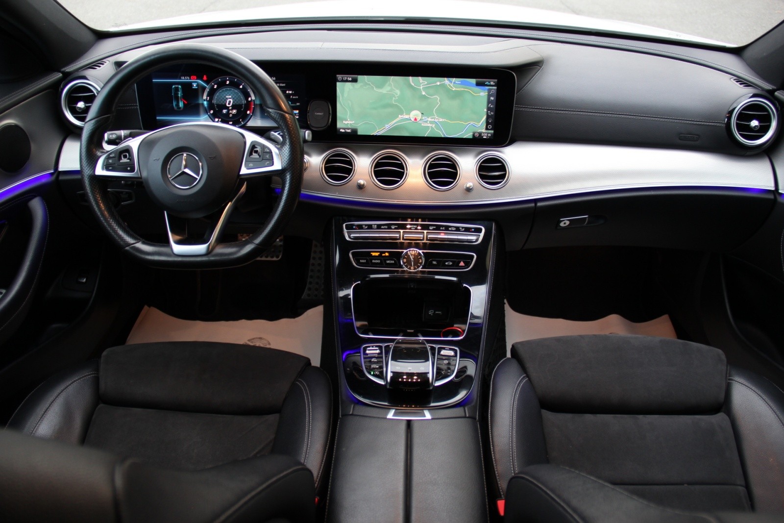MERCEDES-BENZ E 220 d AMG Line 4Matic 9G-Tronic-image-10