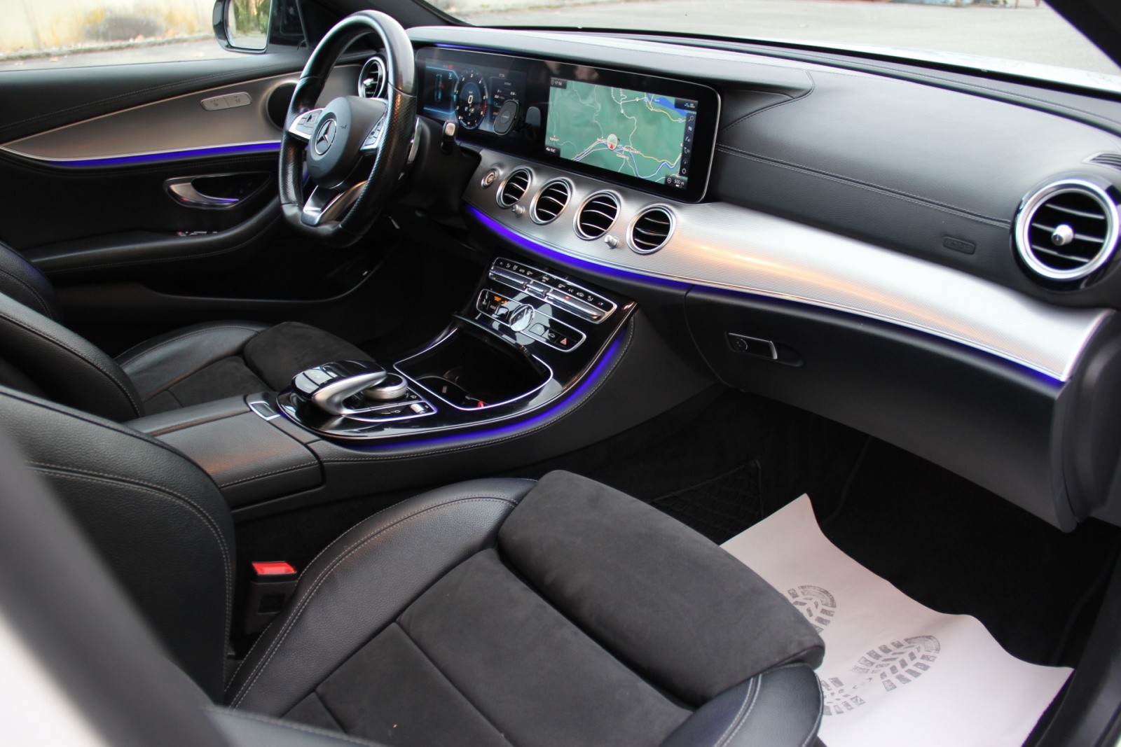 MERCEDES-BENZ E 220 d AMG Line 4Matic 9G-Tronic-image-12