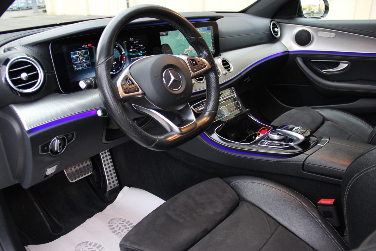 MERCEDES-BENZ E 220 d AMG Line 4Matic 9G-Tronic-image-8
