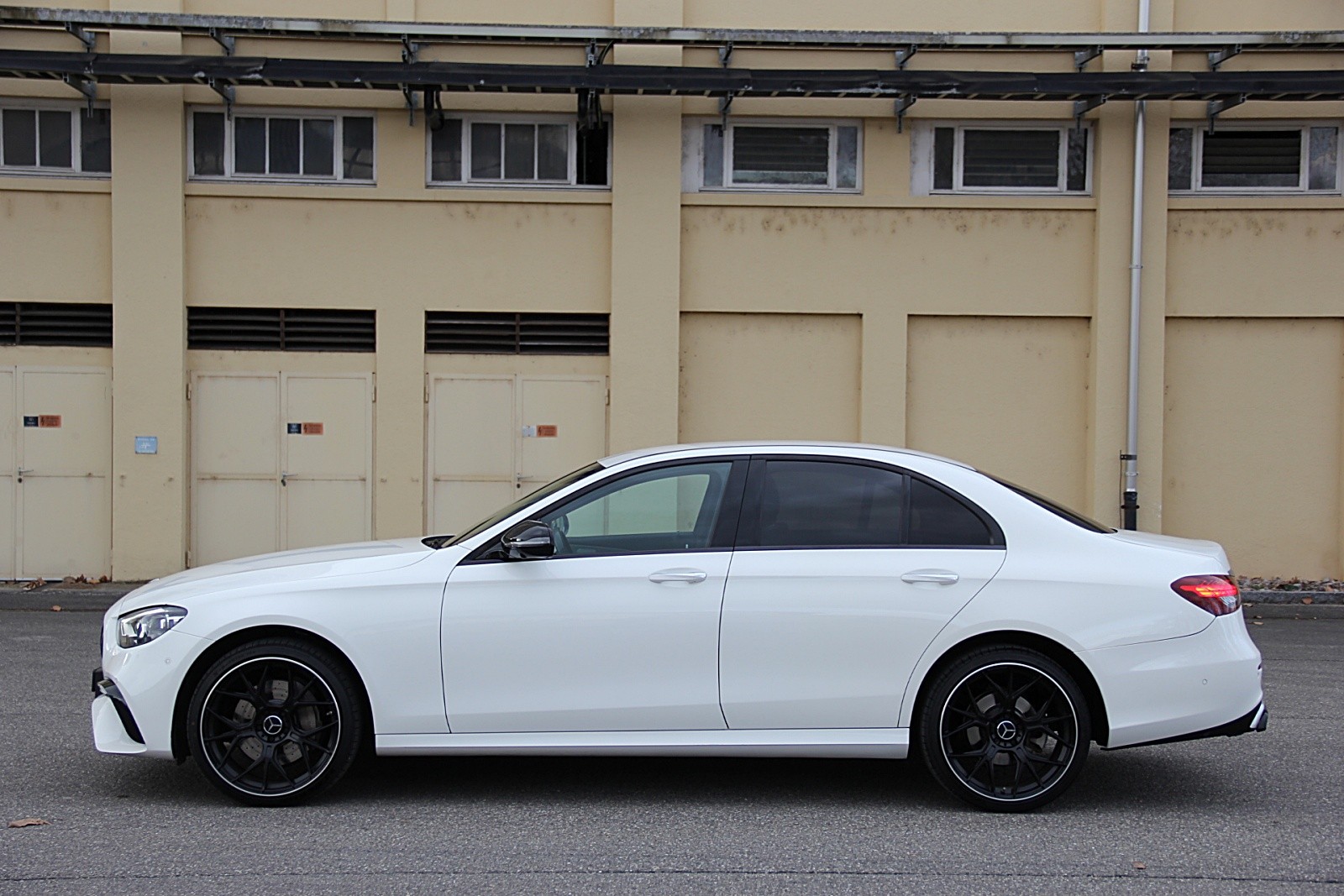 MERCEDES-BENZ E 220 d AMG Line 4Matic 9G-Tronic-image-1
