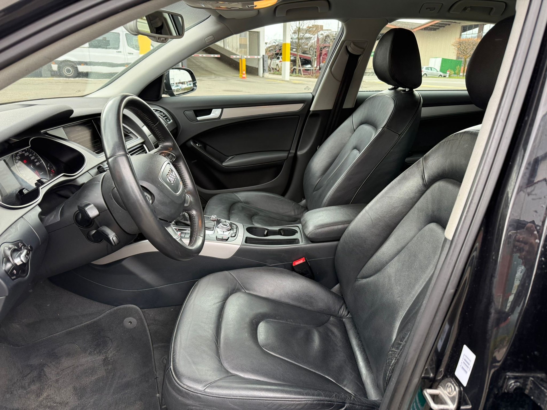 AUDI A4 Avant 2.0 TDI quattro S-tronic-image-4