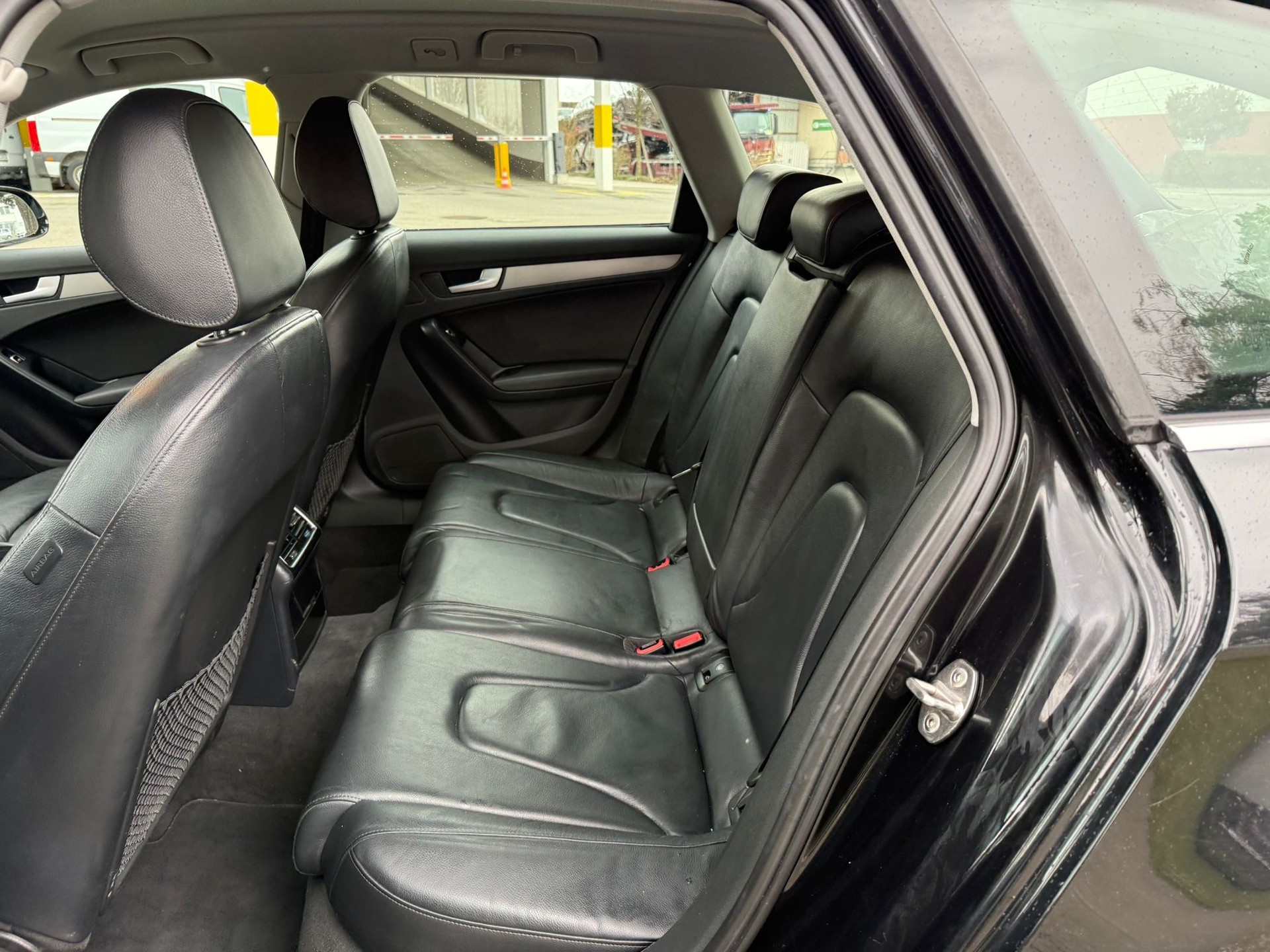 AUDI A4 Avant 2.0 TDI quattro S-tronic-image-6