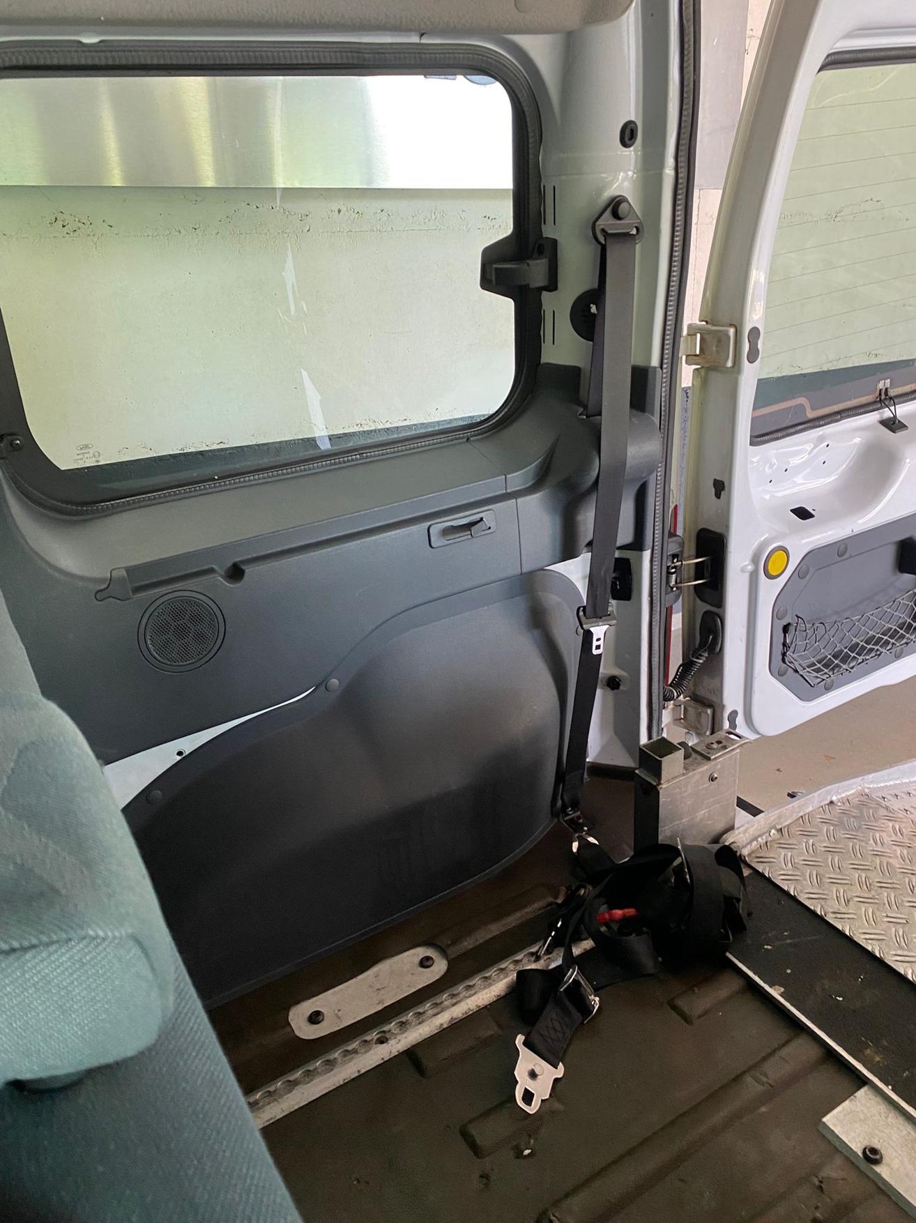 FORD TOURNEO Connect Kombi L "Rollstuhlgängig" 1.8 TDCi 90 Trend-image-8