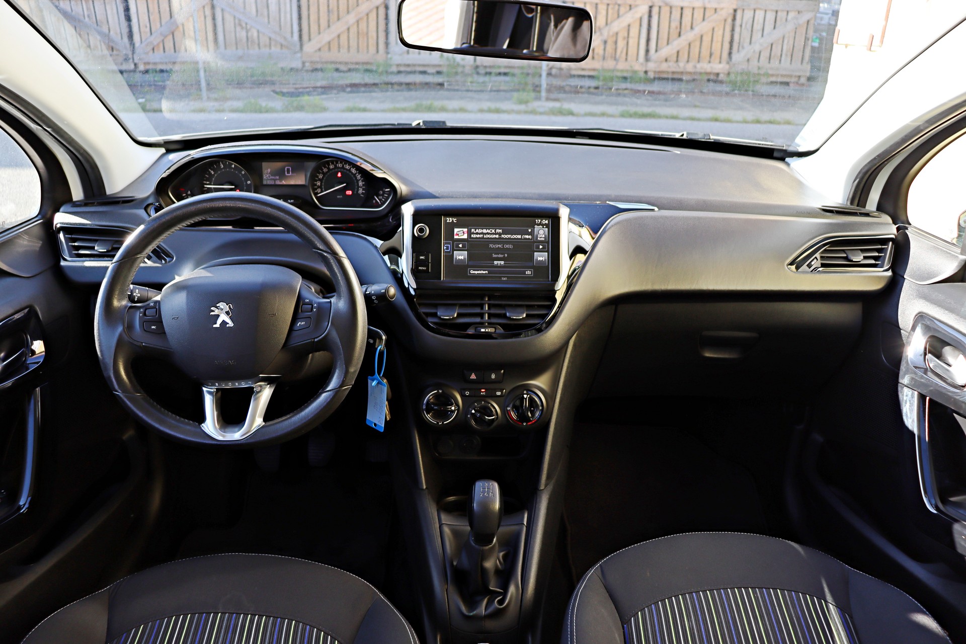 PEUGEOT 208 1.2 PureTech Urban Soul-image-8