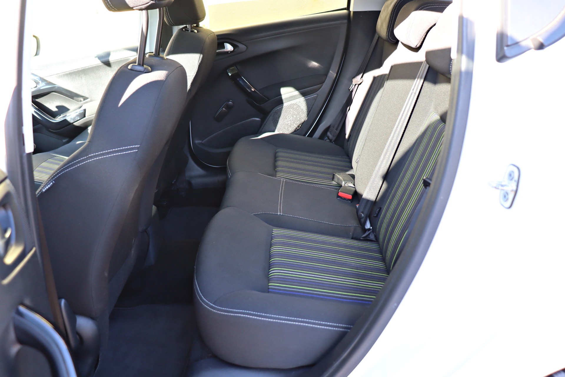 PEUGEOT 208 1.2 PureTech Urban Soul-image-12