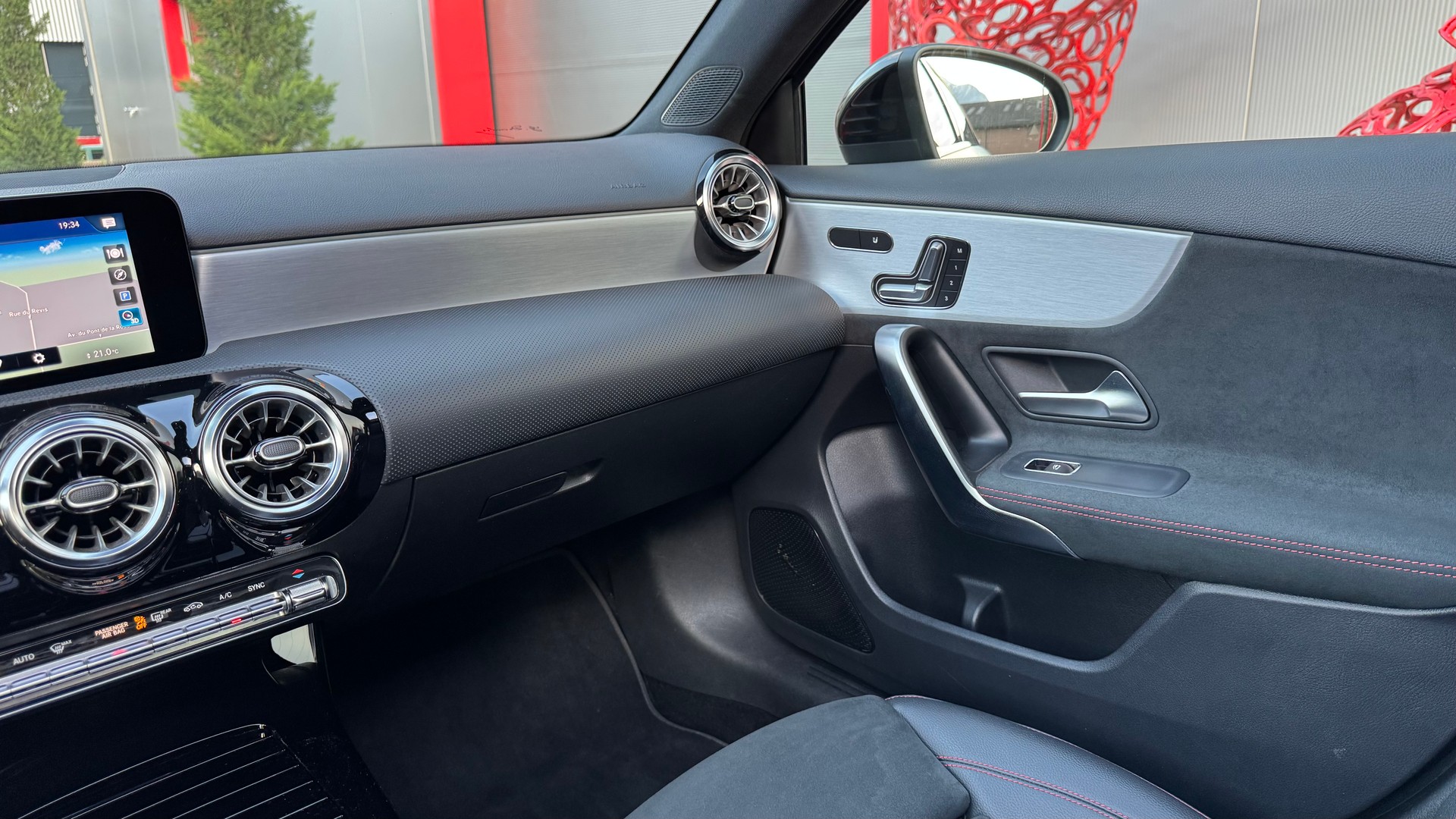 MERCEDES-BENZ A 250 4Matic AMG Line 4Matic 7G-DCT-image-11