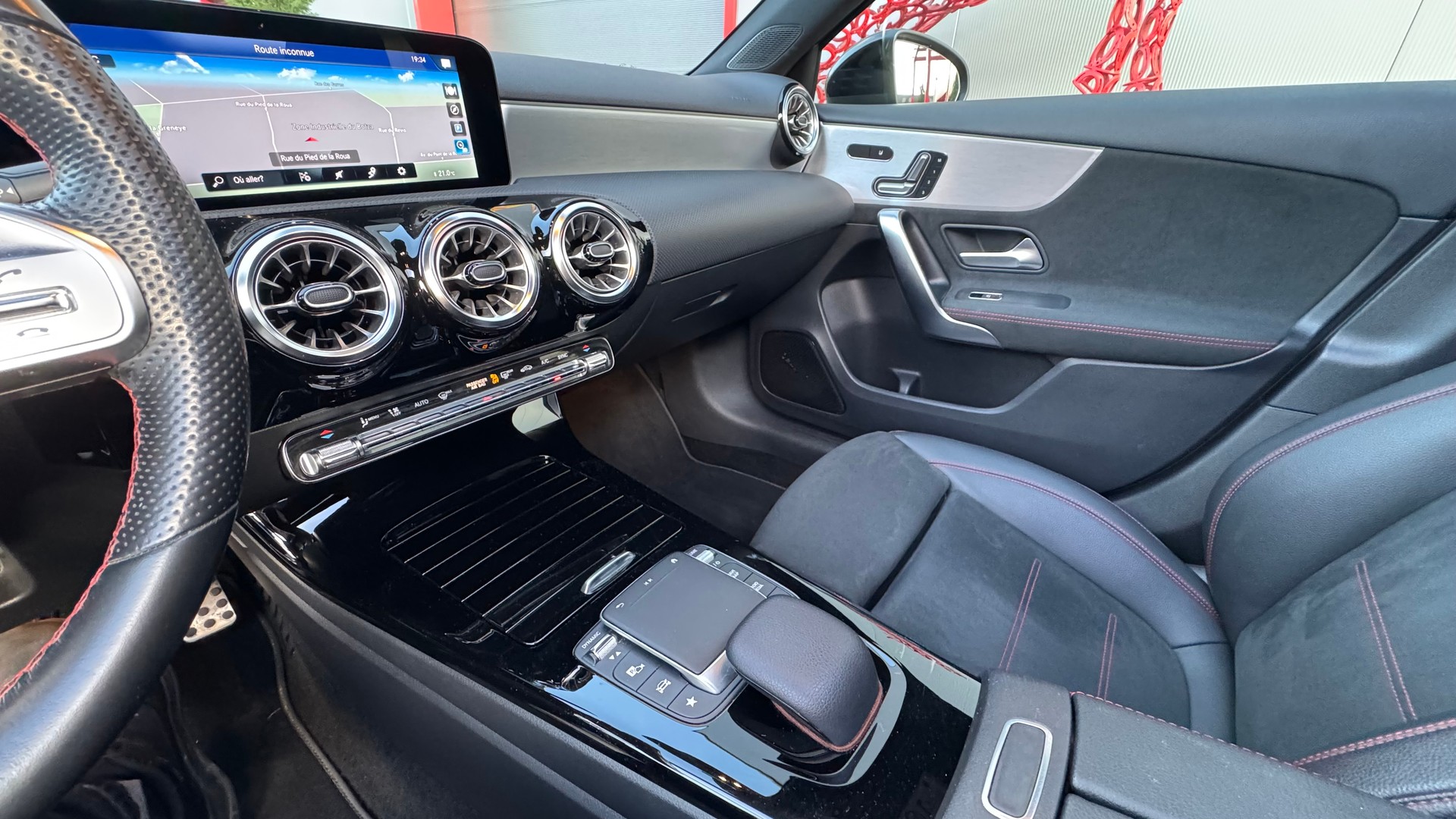 MERCEDES-BENZ A 250 4Matic AMG Line 4Matic 7G-DCT-image-9
