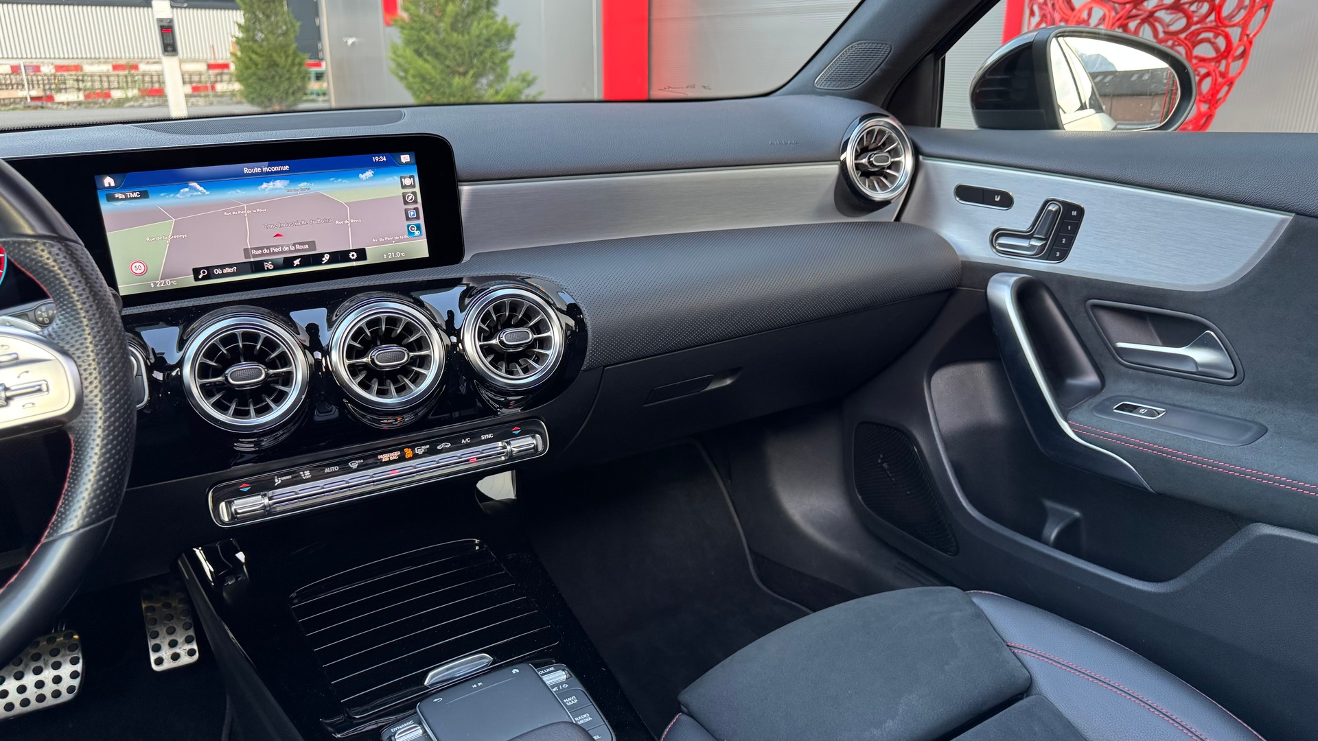 MERCEDES-BENZ A 250 4Matic AMG Line 4Matic 7G-DCT-image-10