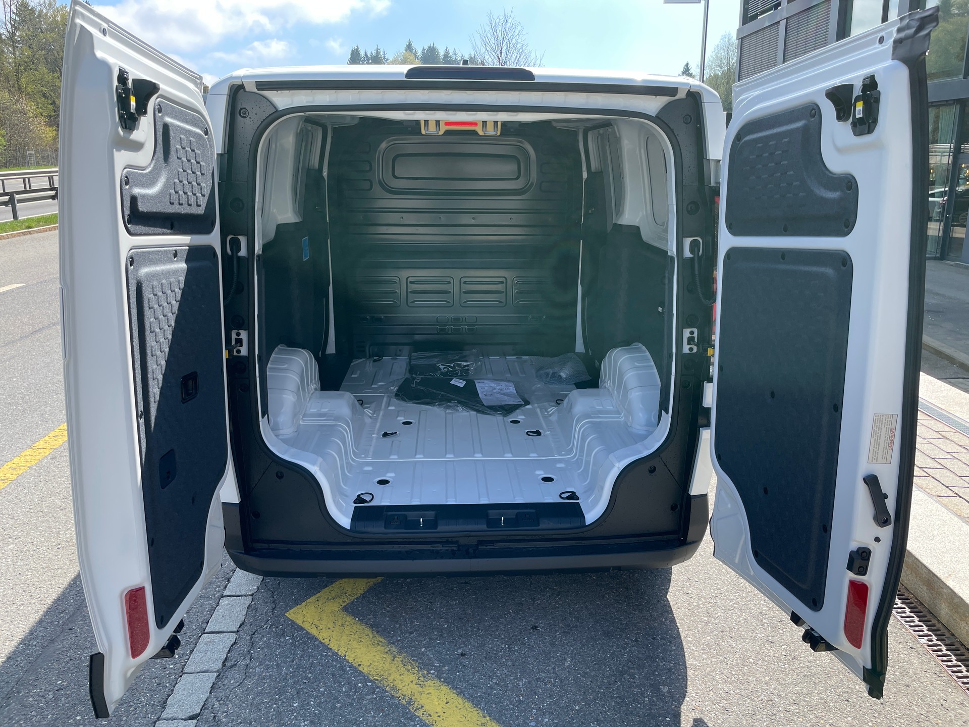 KIA PV5 Cargo 71.2 kWh Elite, 2-Schiebetüren, Wärmepumpe-image-8