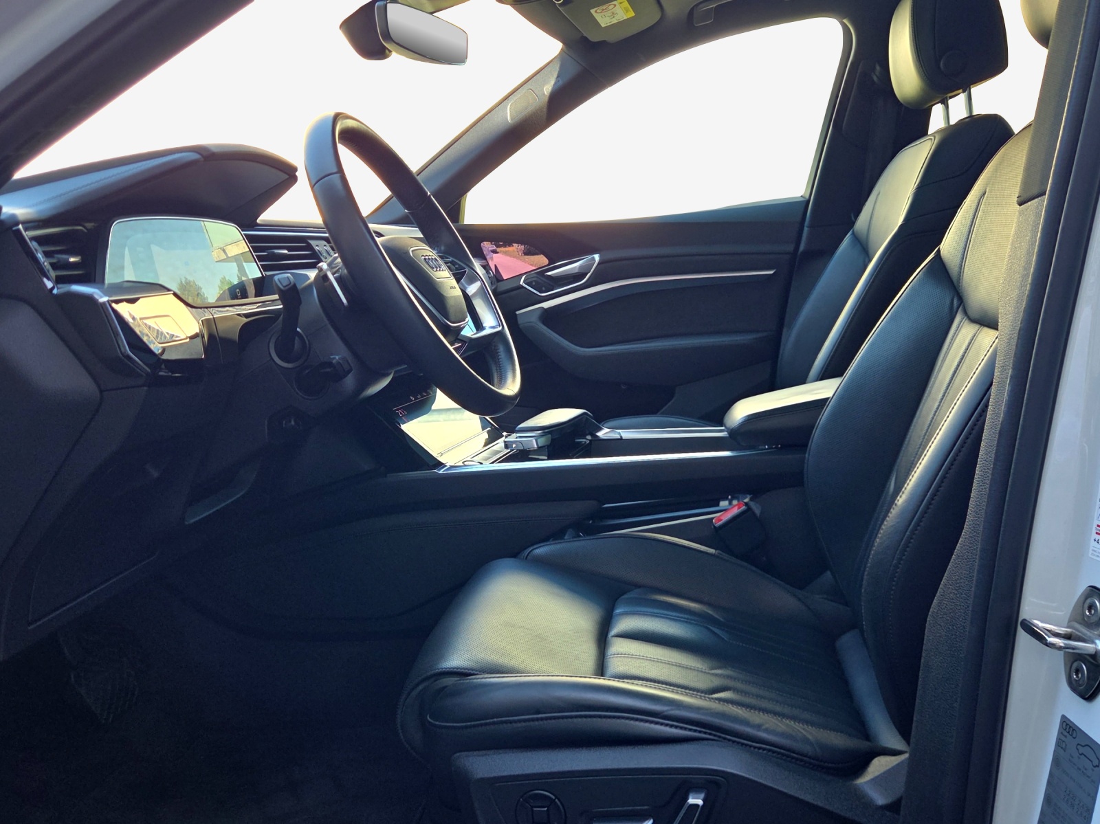 AUDI e-tron 55 Sportback S Line quattro-image-8