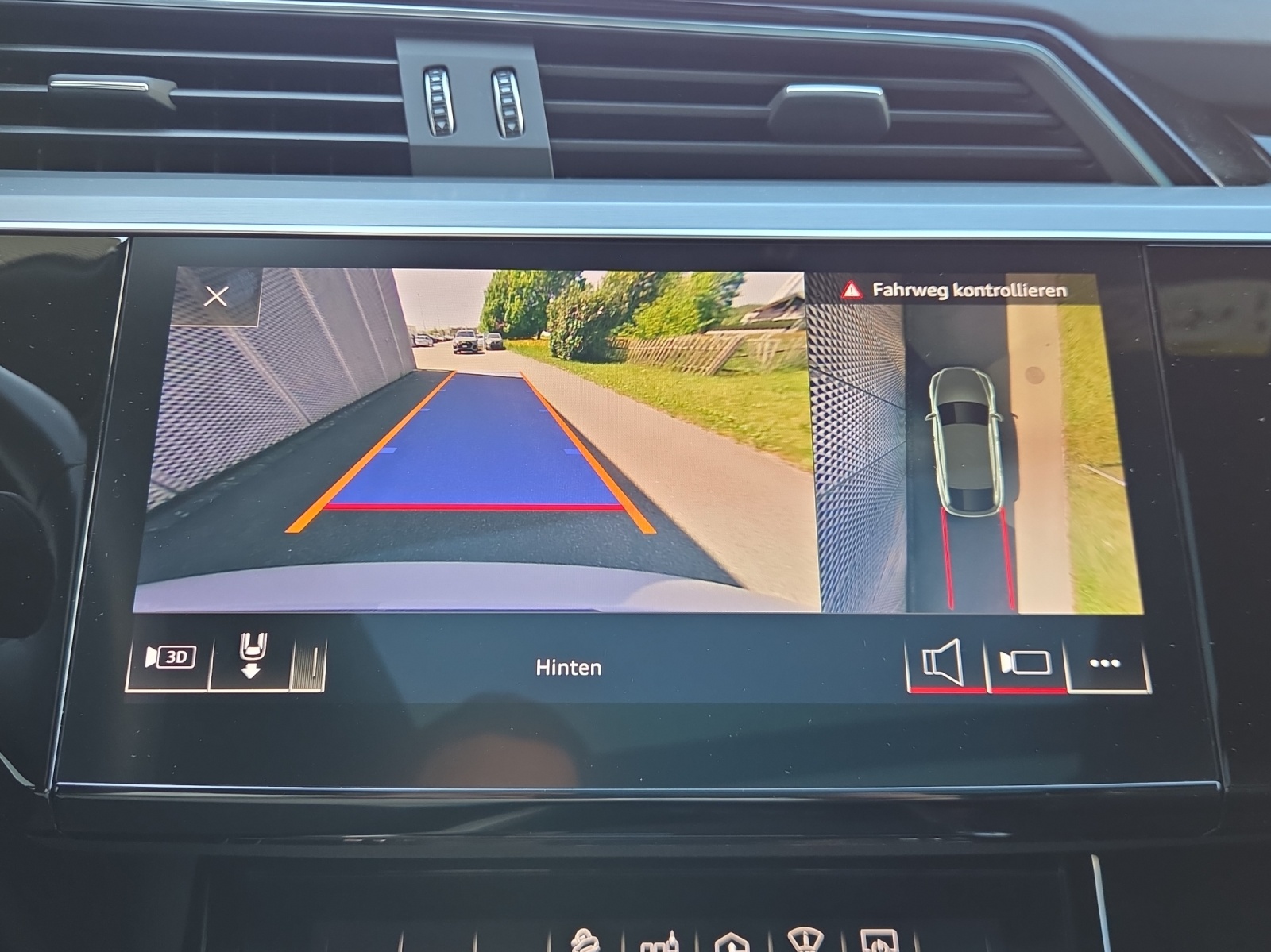 AUDI e-tron 55 Sportback S Line quattro-image-16