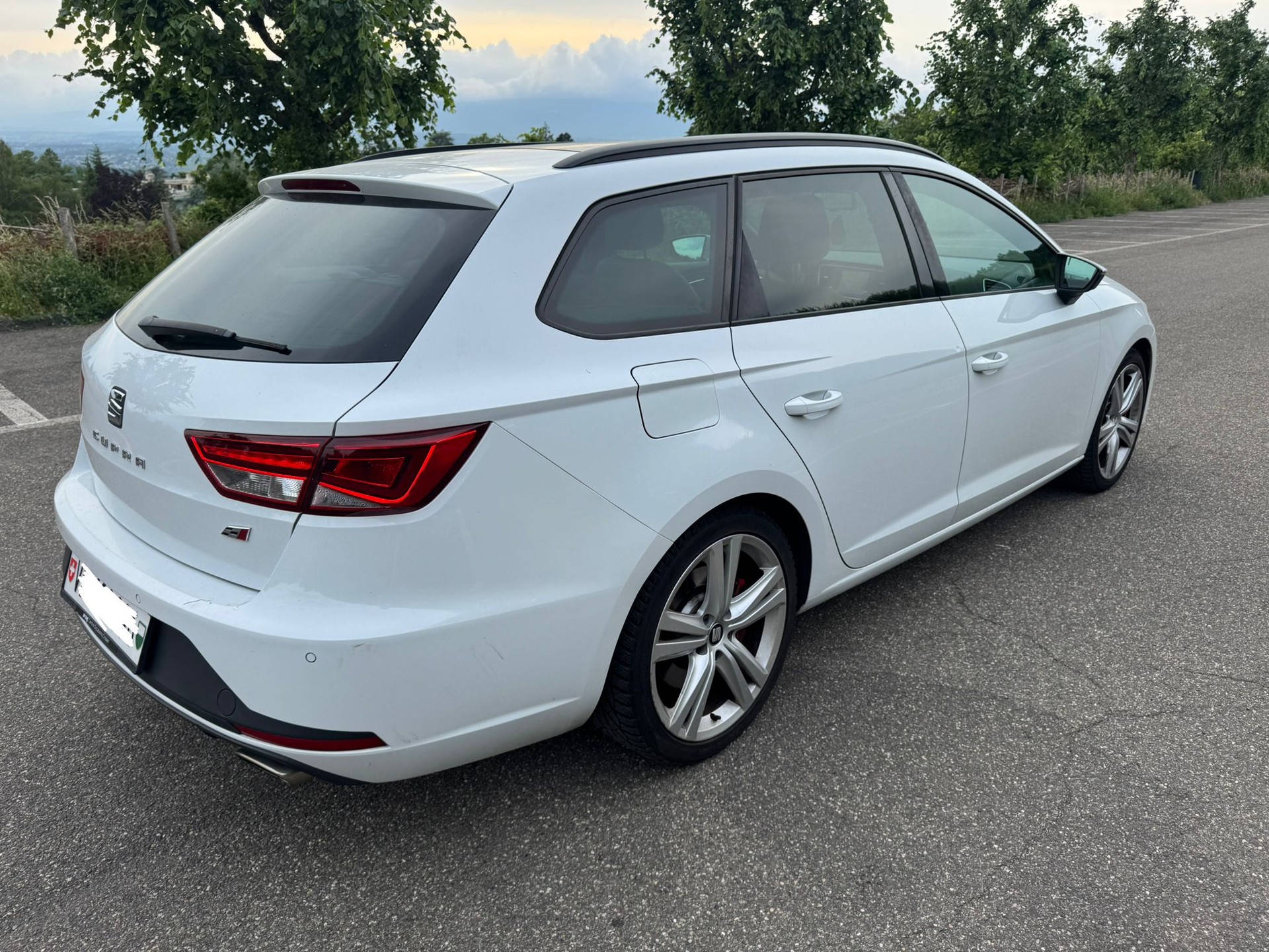 SEAT Leon ST 2.0 TSI Cupra-image-2