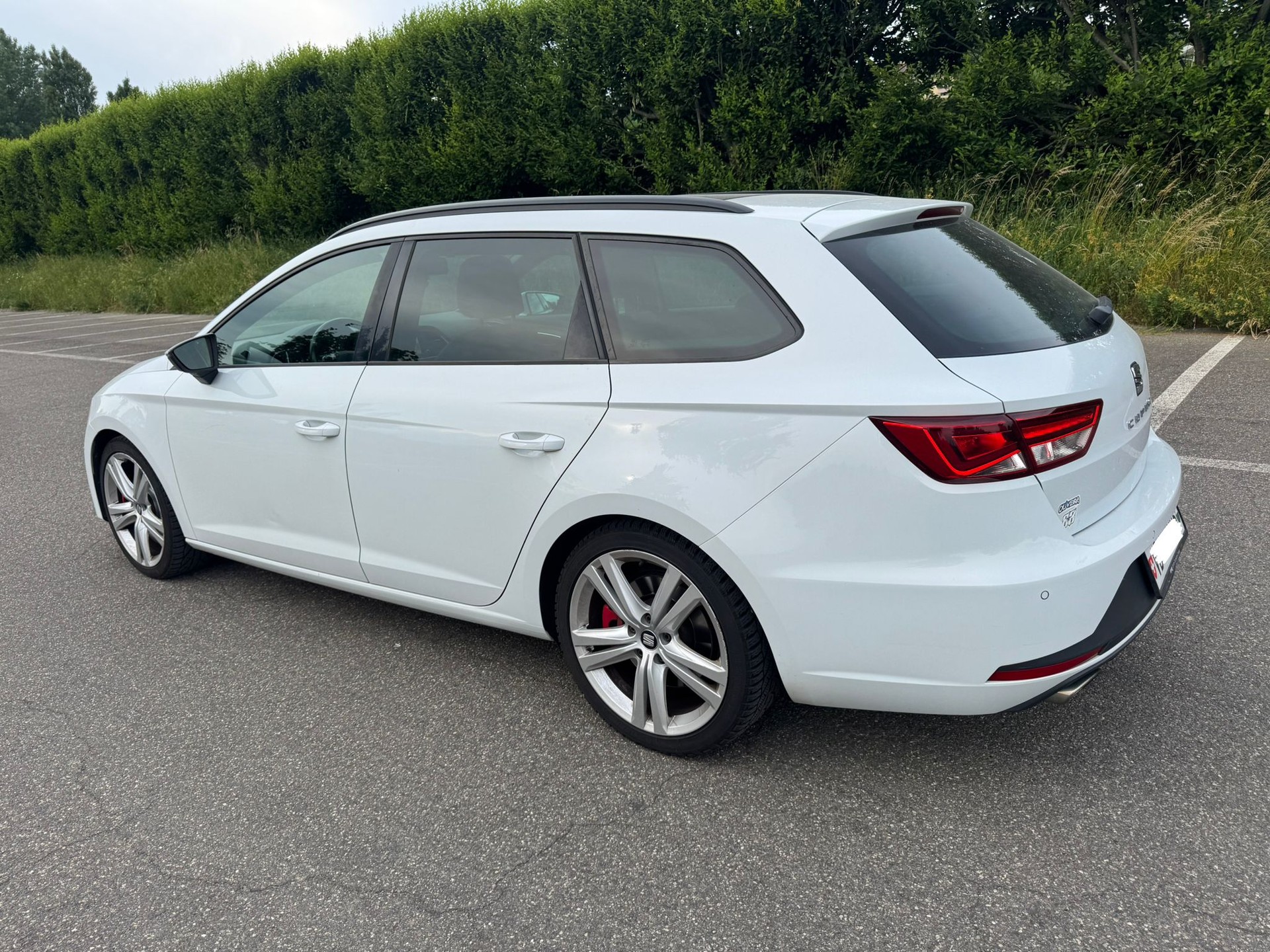 SEAT Leon ST 2.0 TSI Cupra-image-1