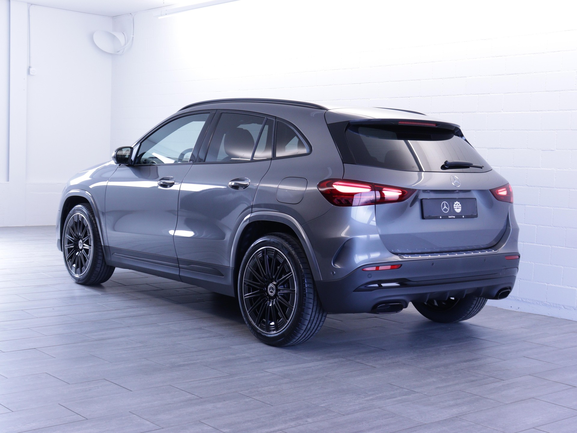 MERCEDES-BENZ GLA 200 Night Star AMG Line-showroom-element-3