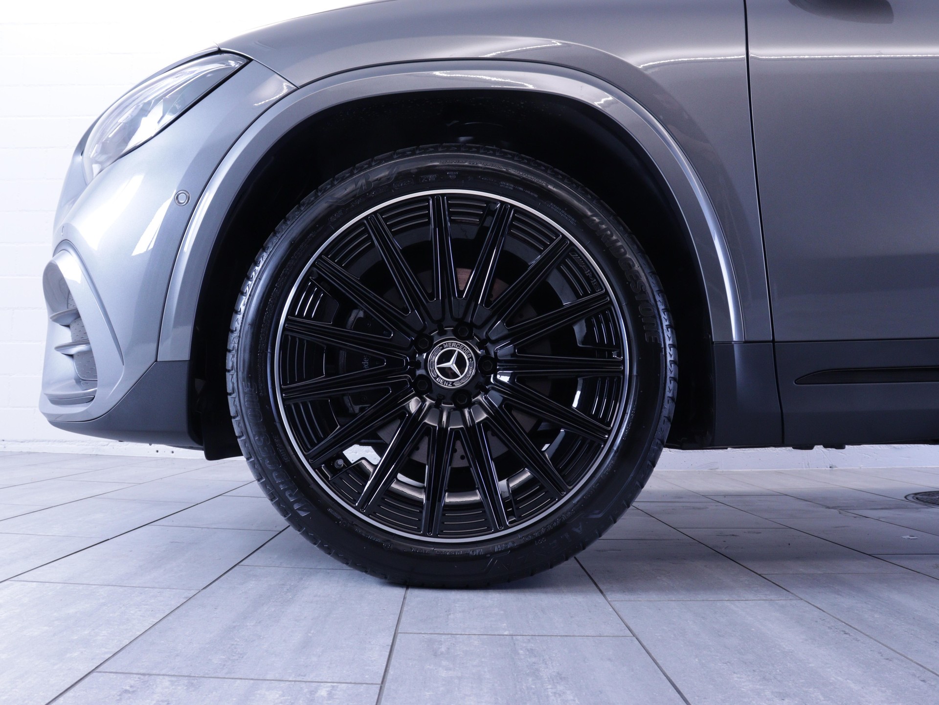 MERCEDES-BENZ GLA 200 Night Star AMG Line-image-12