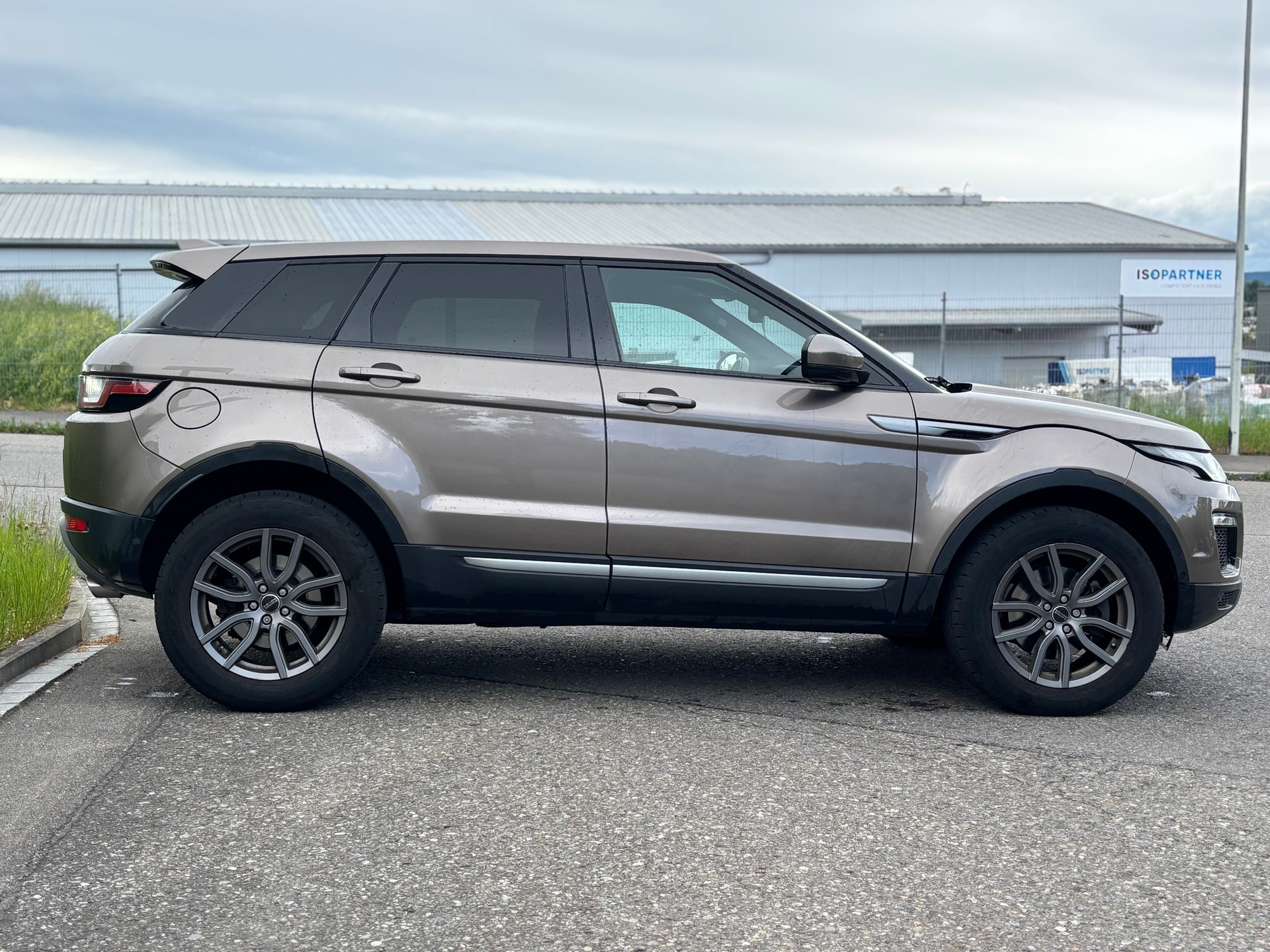 LAND ROVER Range Rover Evoque 2.0 Si4 SE Advantage AT9-showroom-element-3