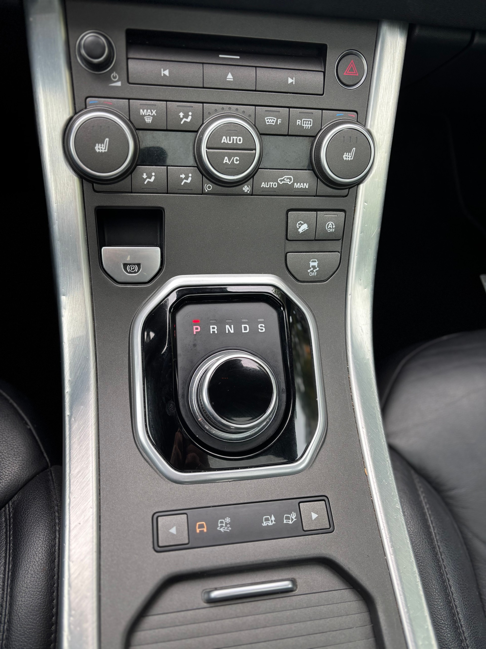 LAND ROVER Range Rover Evoque 2.0 Si4 SE Advantage AT9-image-17