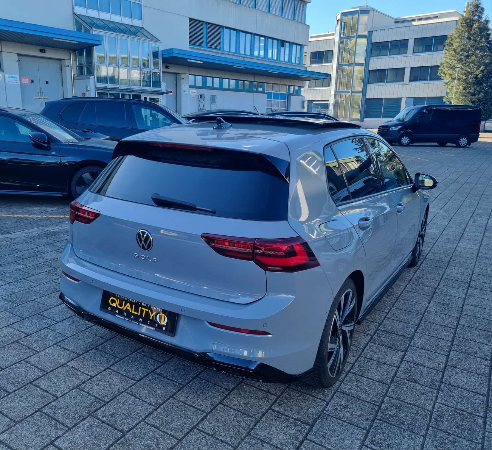 VW GOLF VIII 2.0 TDI DSG 2x R-Line Delfingrau-image-14