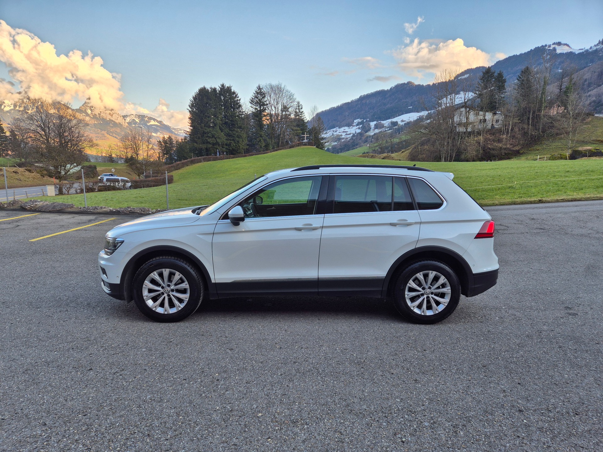 VW Tiguan 2.0 TDI SCR Comfortline 4Motion DSG-image-1