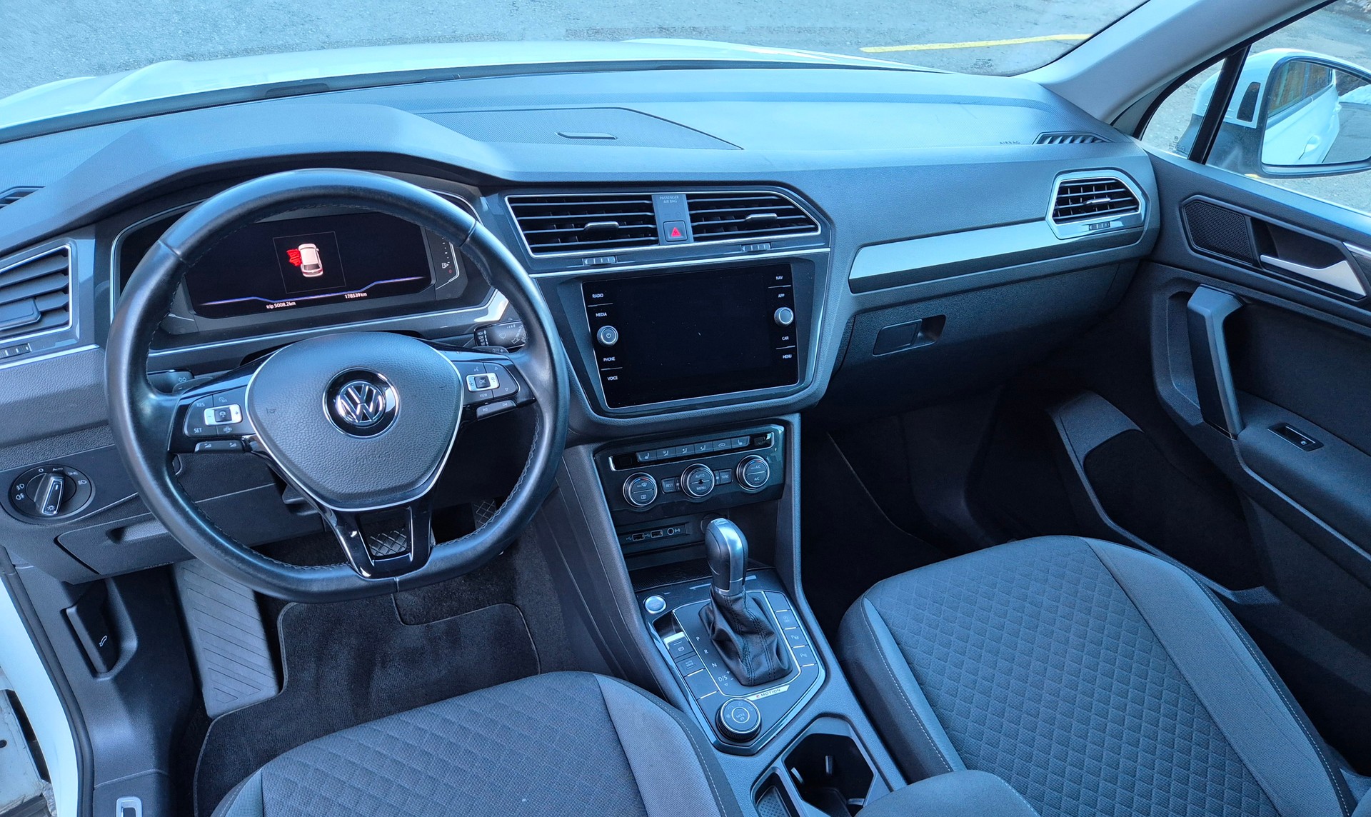 VW Tiguan 2.0 TDI SCR Comfortline 4Motion DSG-image-5