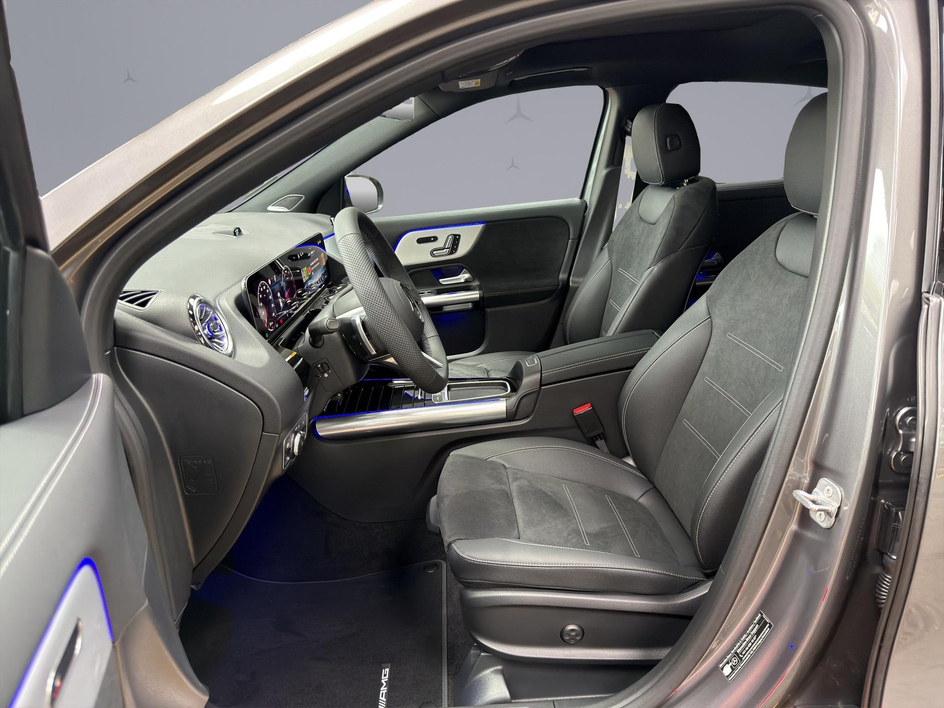 MERCEDES-BENZ GLA 250 Swiss Star AMG Line 4matic-image-8