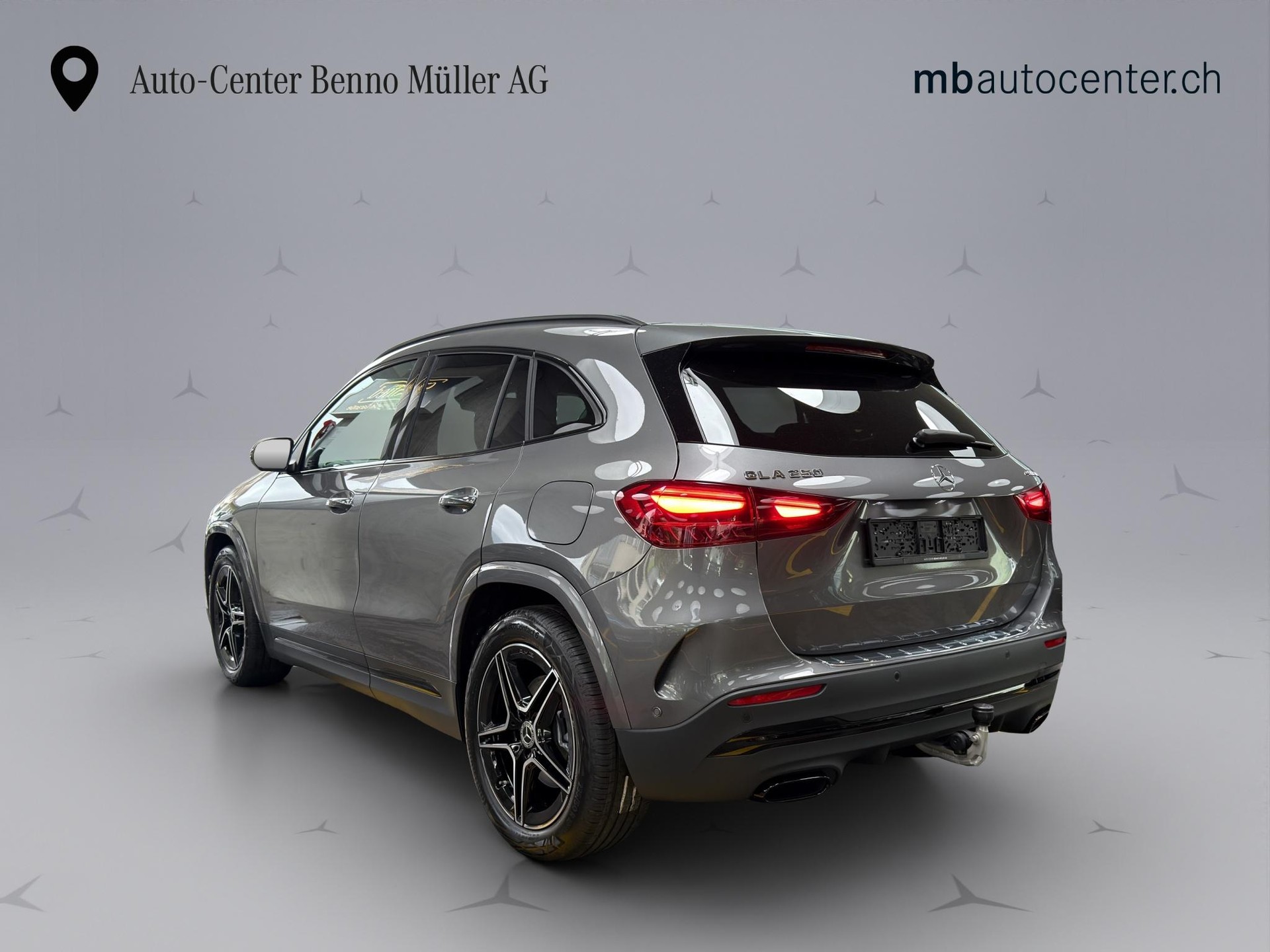 MERCEDES-BENZ GLA 250 Swiss Star AMG Line 4matic-image-2