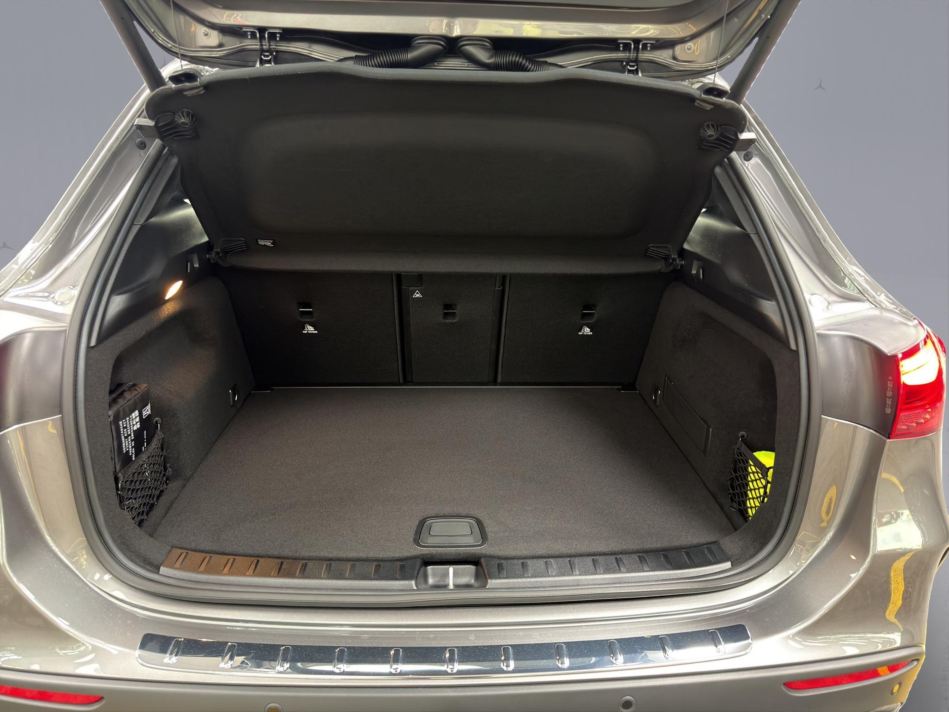 MERCEDES-BENZ GLA 250 Swiss Star AMG Line 4matic-image-17