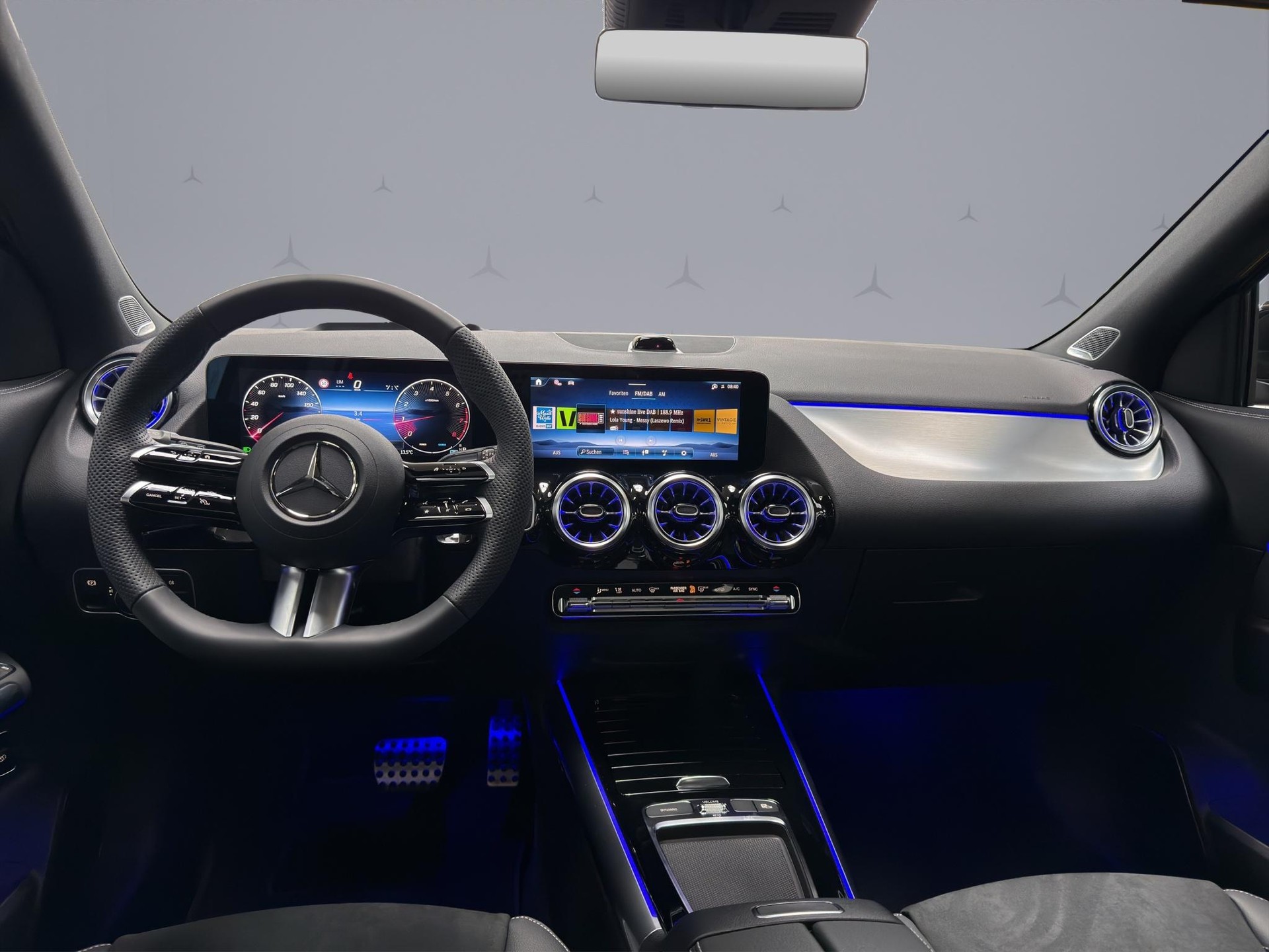 MERCEDES-BENZ GLA 250 Swiss Star AMG Line 4matic-image-12