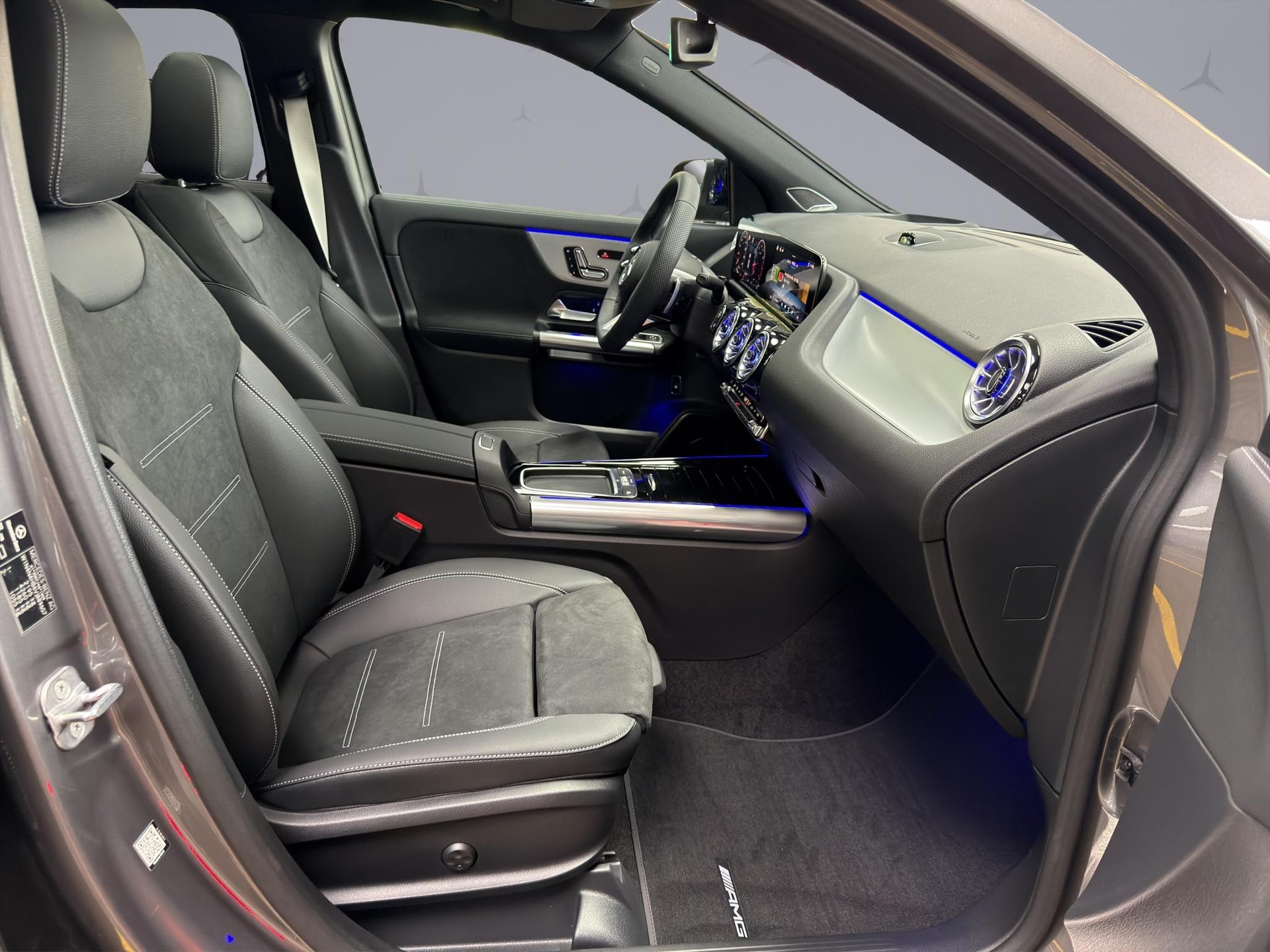 MERCEDES-BENZ GLA 250 Swiss Star AMG Line 4matic-image-15
