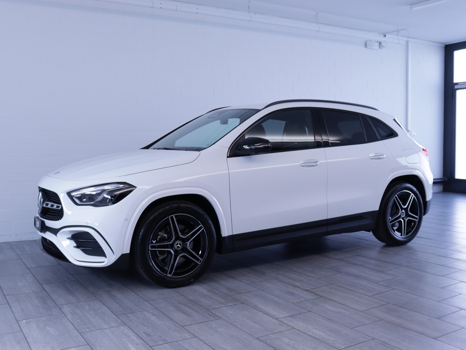 MERCEDES-BENZ GLA 200 Night Star AMG Line-image-1