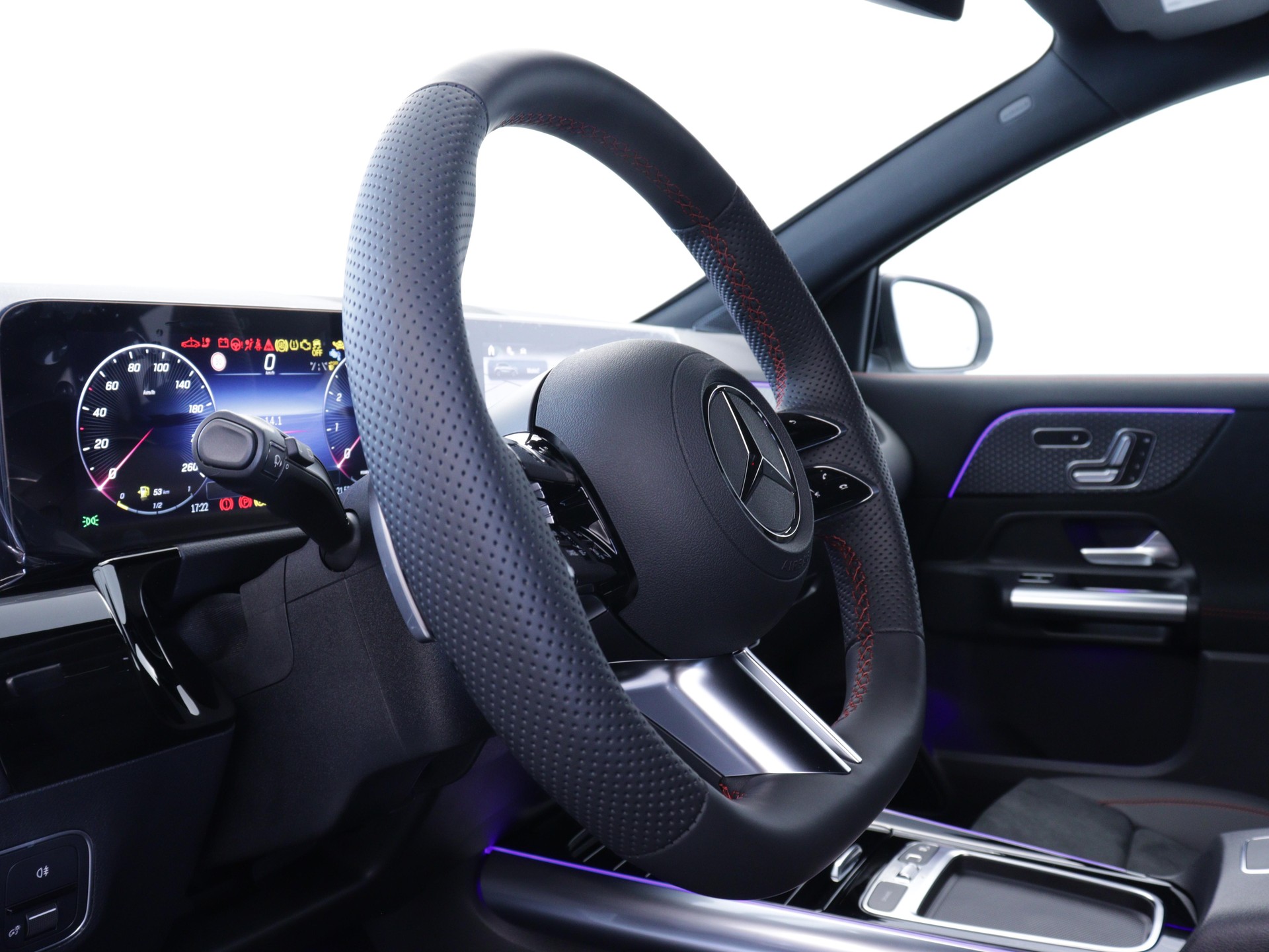 MERCEDES-BENZ GLA 200 Night Star AMG Line-image-6