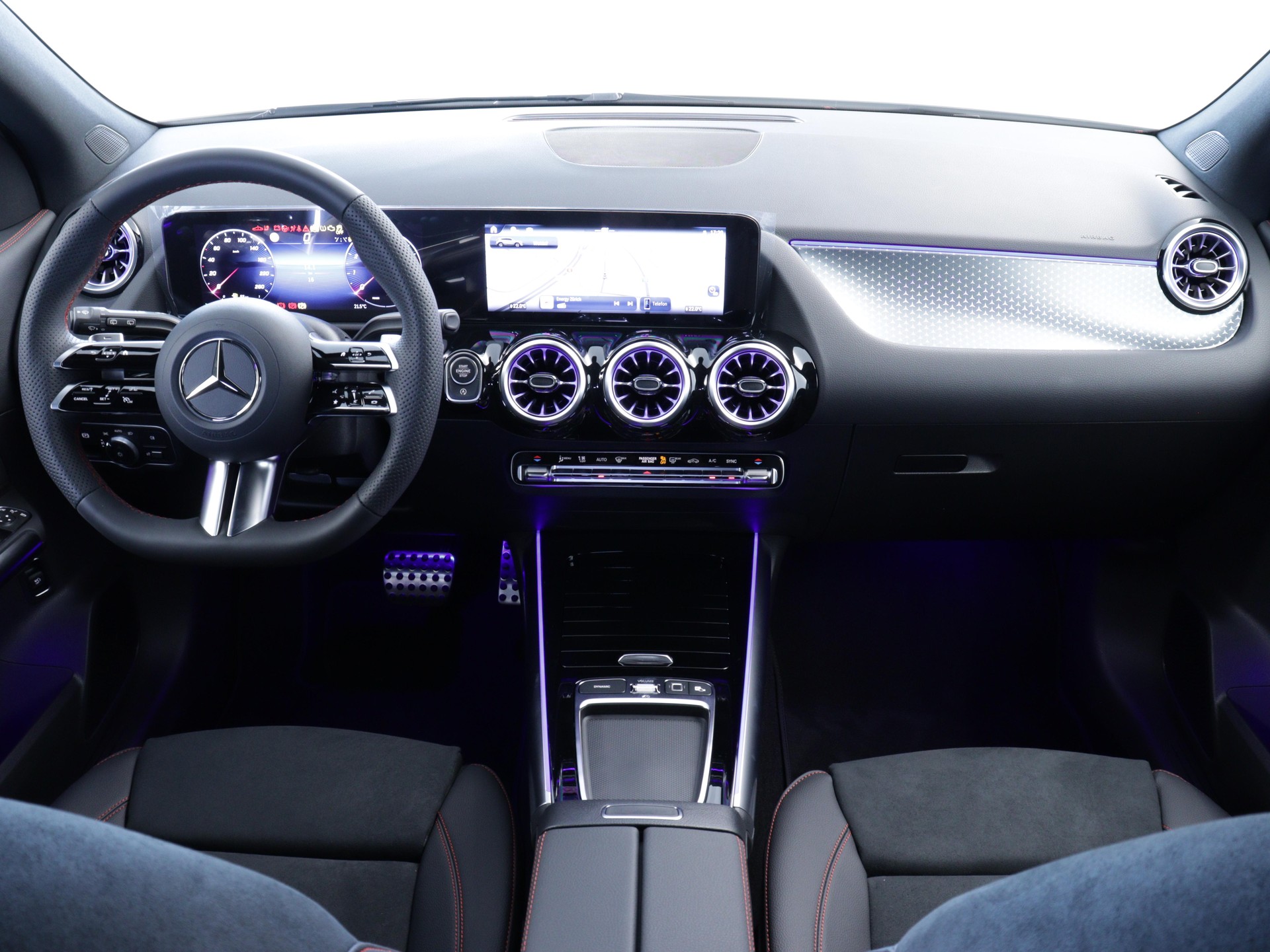 MERCEDES-BENZ GLA 200 Night Star AMG Line-image-4