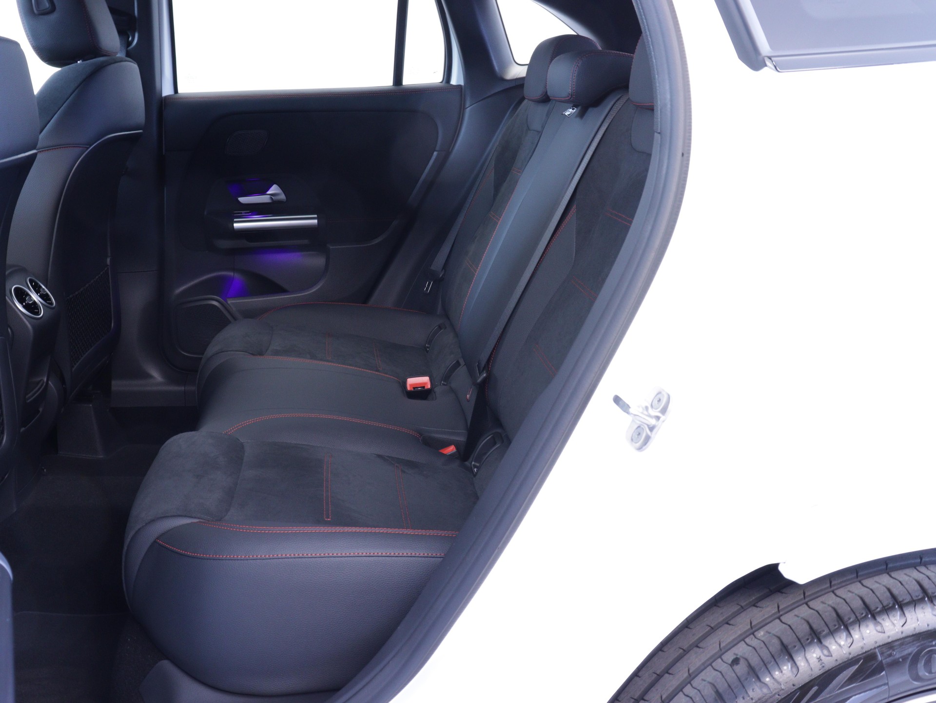 MERCEDES-BENZ GLA 200 Night Star AMG Line-image-10