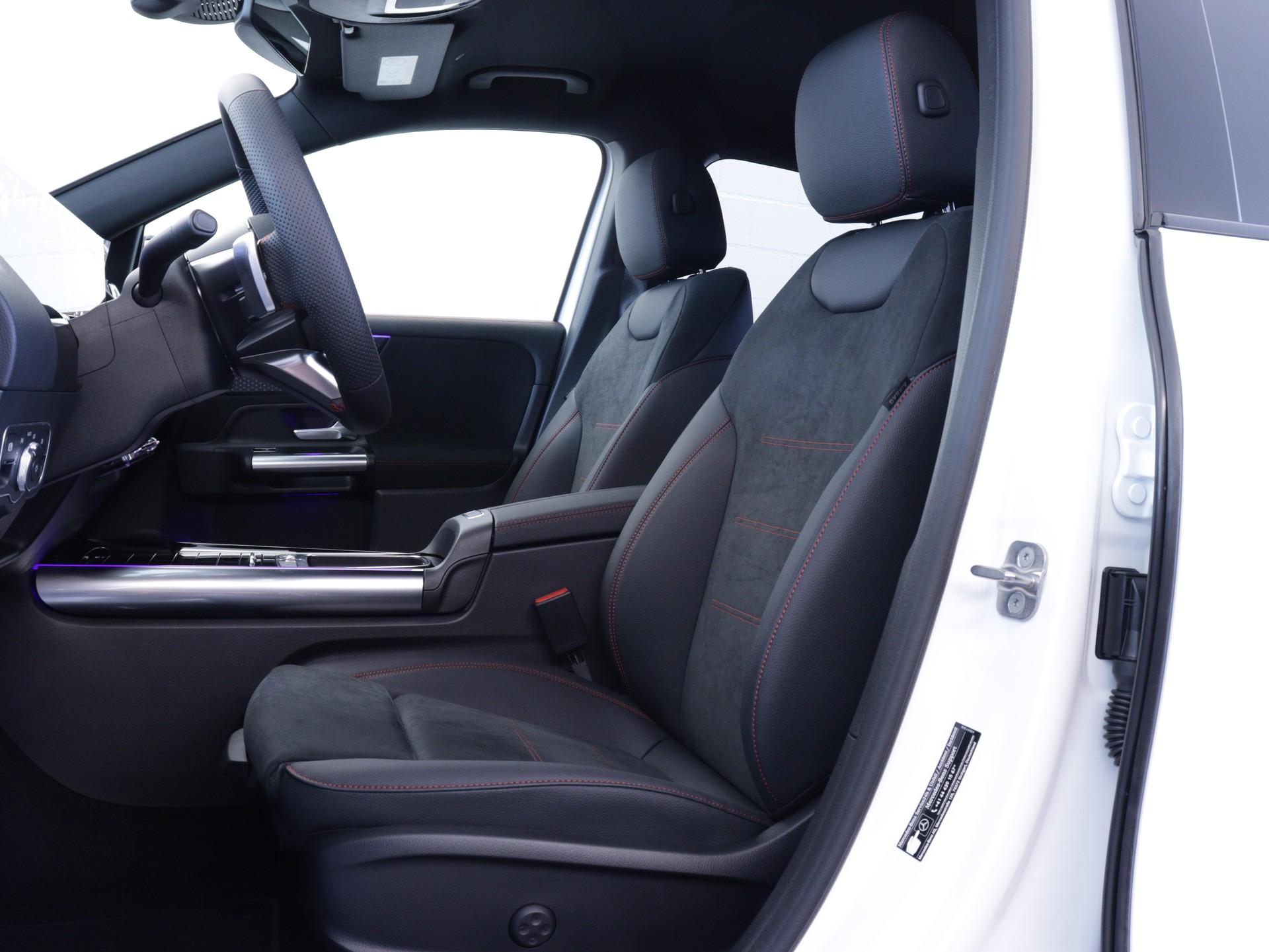 MERCEDES-BENZ GLA 200 Night Star AMG Line-image-7