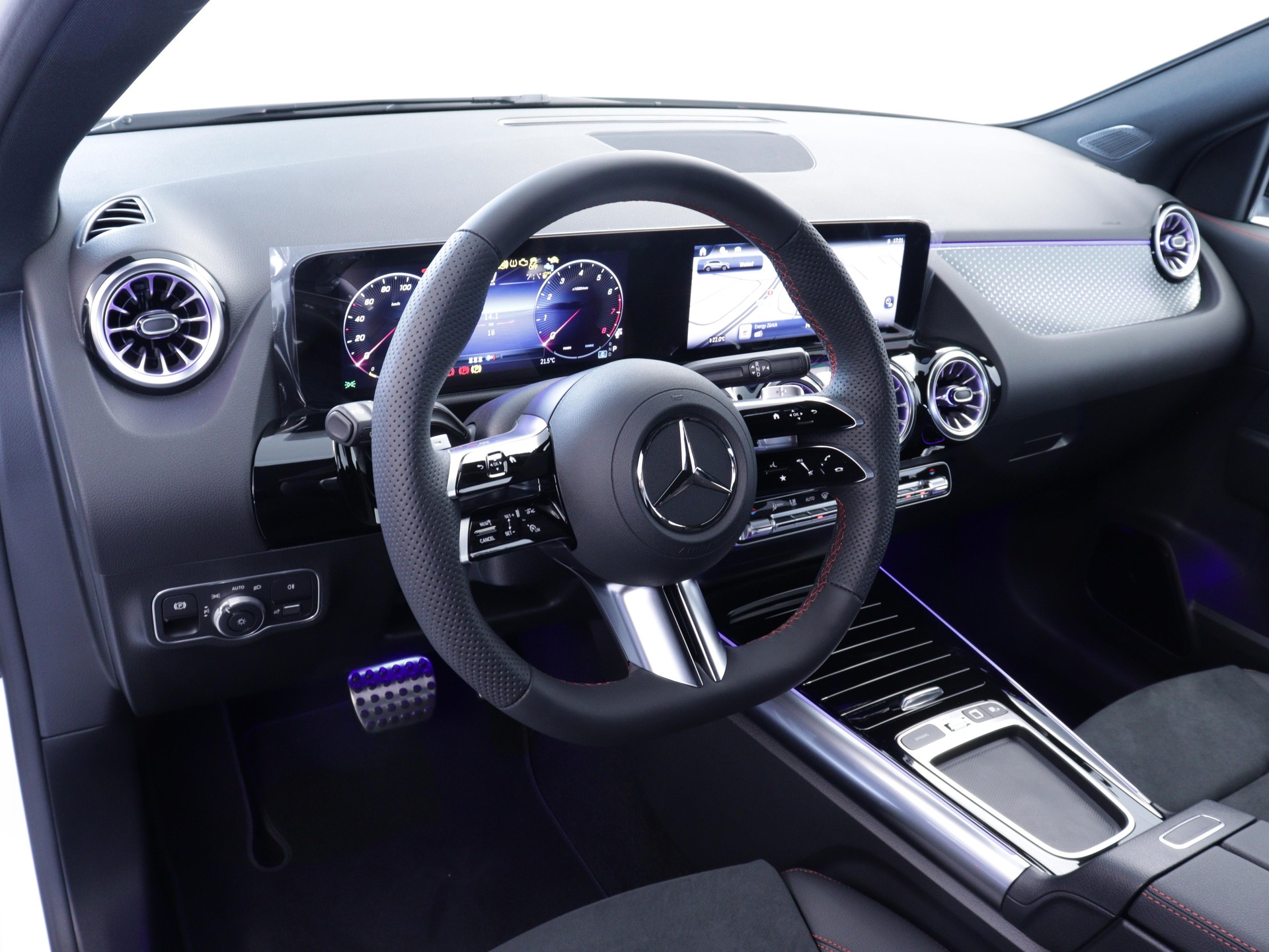 MERCEDES-BENZ GLA 200 Night Star AMG Line-image-5