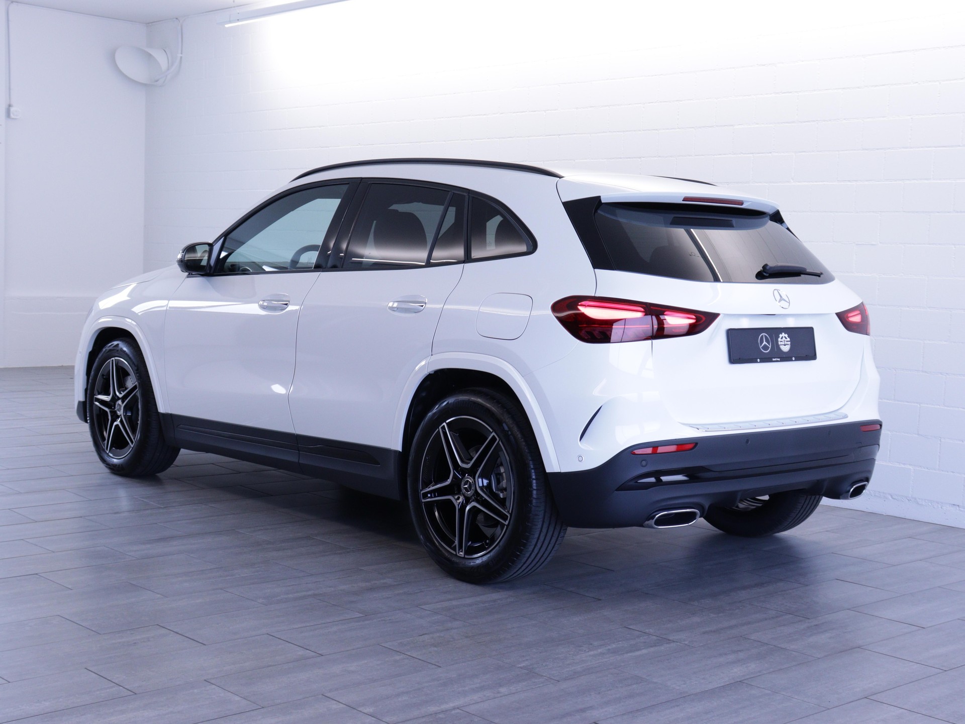 MERCEDES-BENZ GLA 200 Night Star AMG Line-image-3