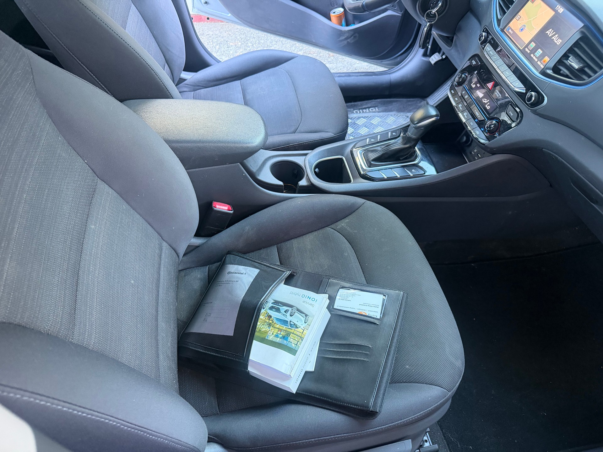HYUNDAI Ioniq 1.6 GDi HEV Launch DCT-image-10