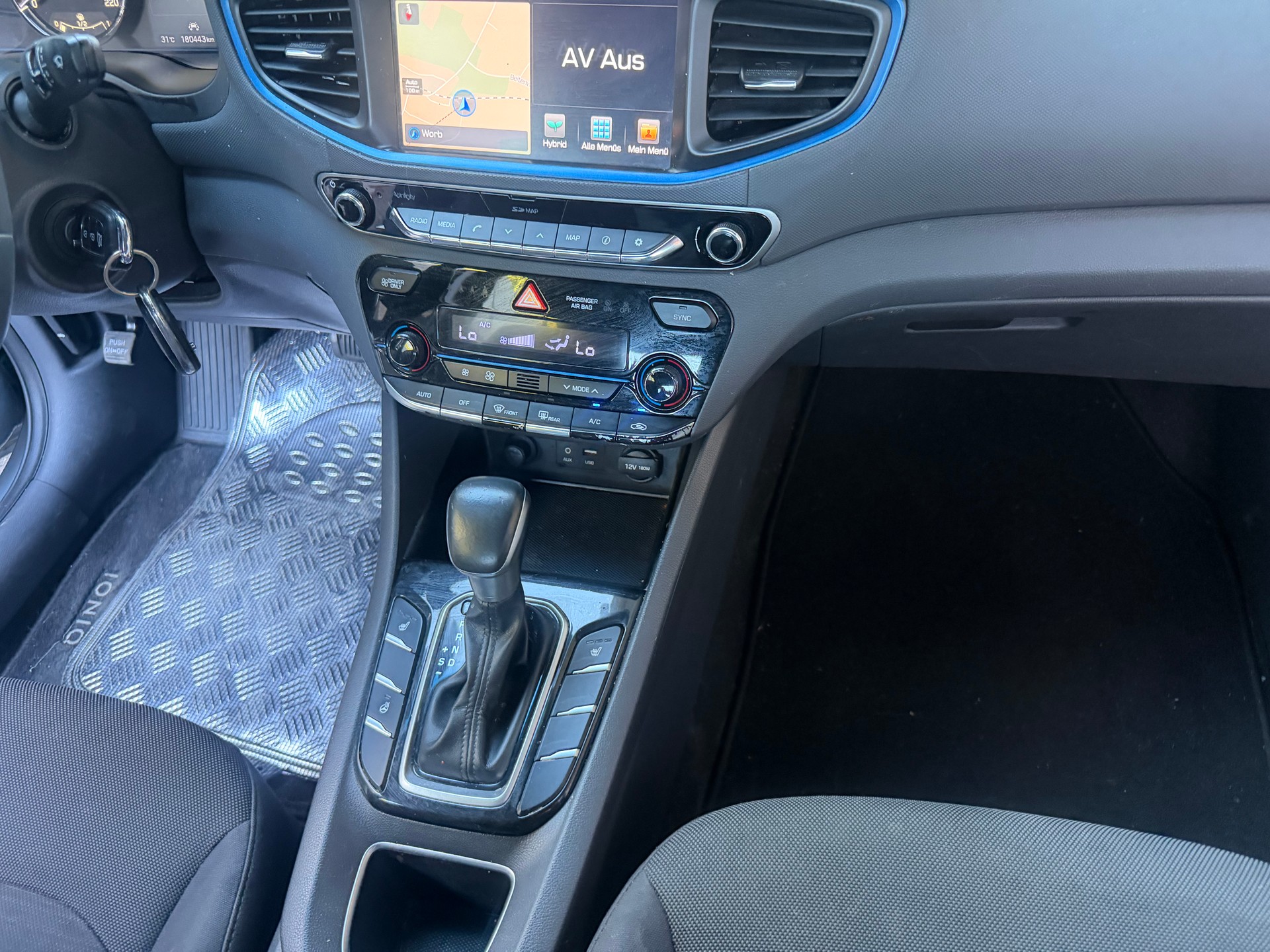 HYUNDAI Ioniq 1.6 GDi HEV Launch DCT-image-5