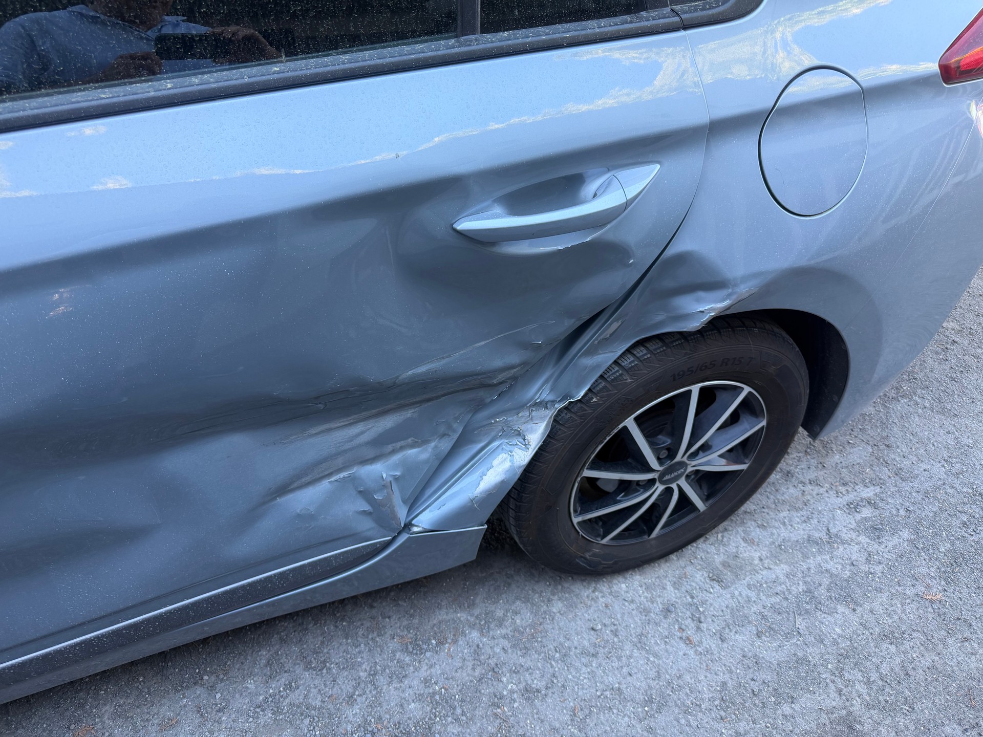 HYUNDAI Ioniq 1.6 GDi HEV Launch DCT-image-12