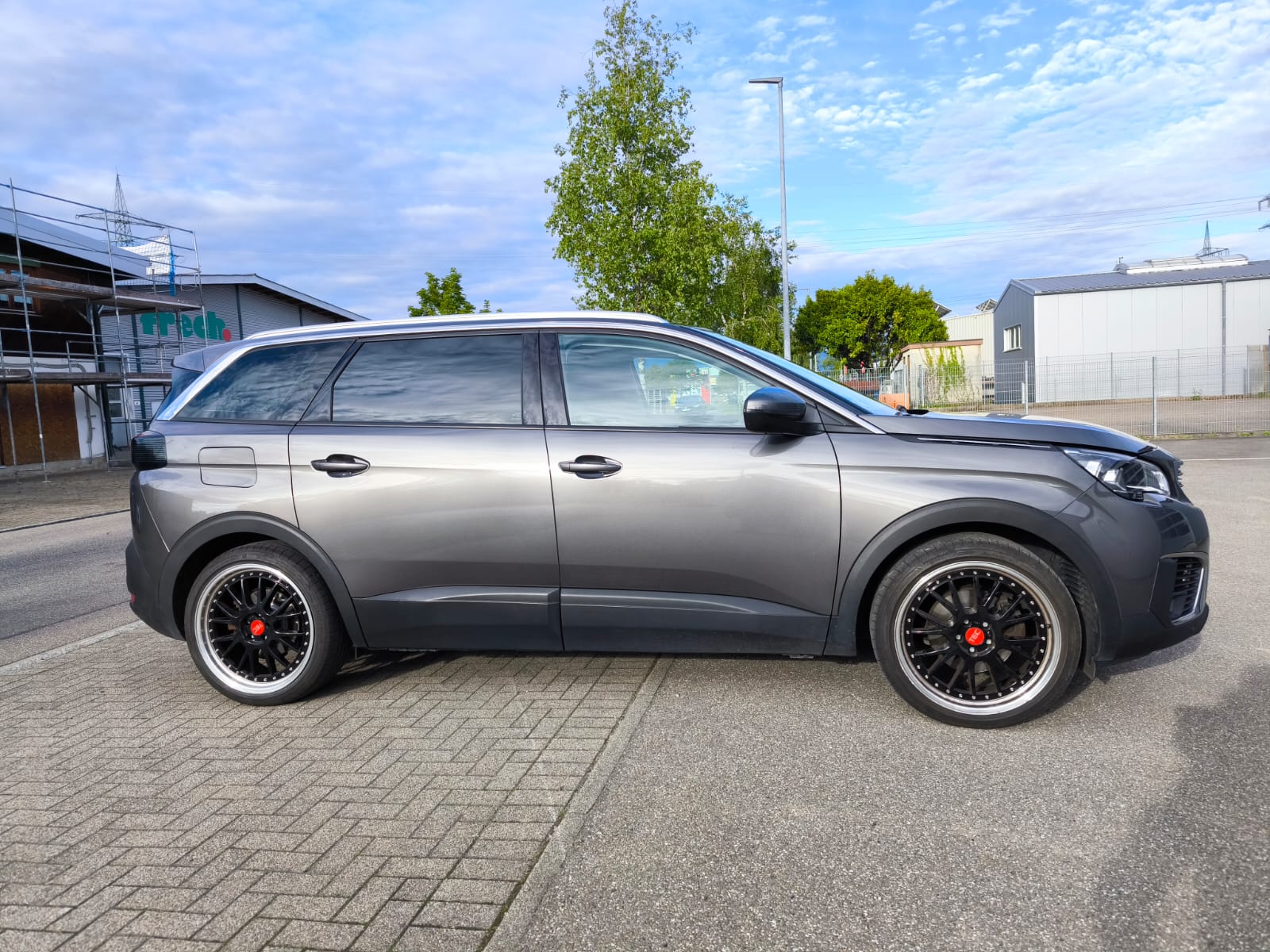 PEUGEOT 5008 1.5 HDi STT mit Campingbox