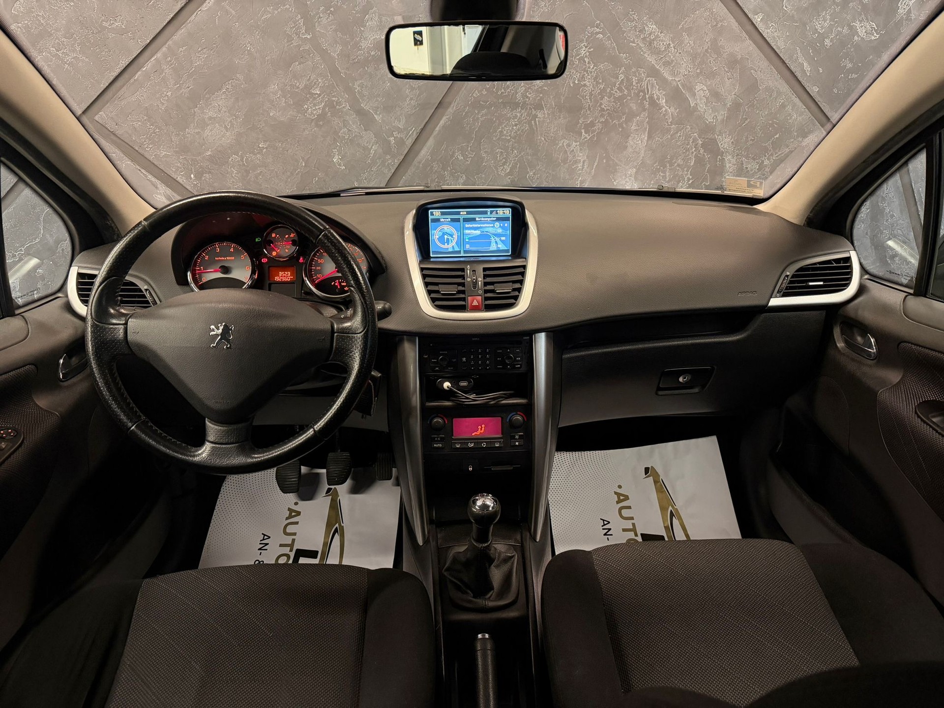 PEUGEOT 207 1.6 16V XT-image-7