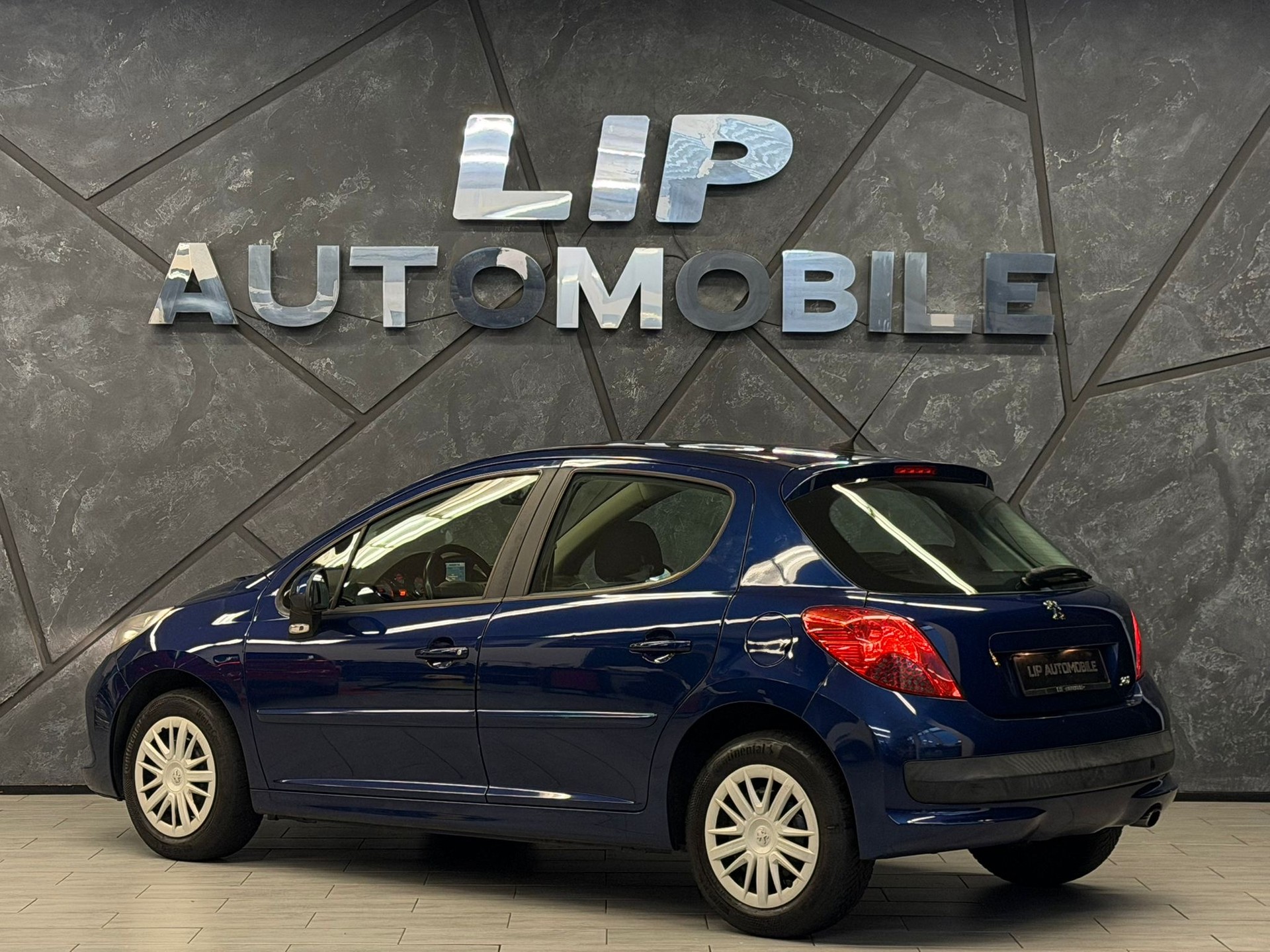 PEUGEOT 207 1.6 16V XT-image-12