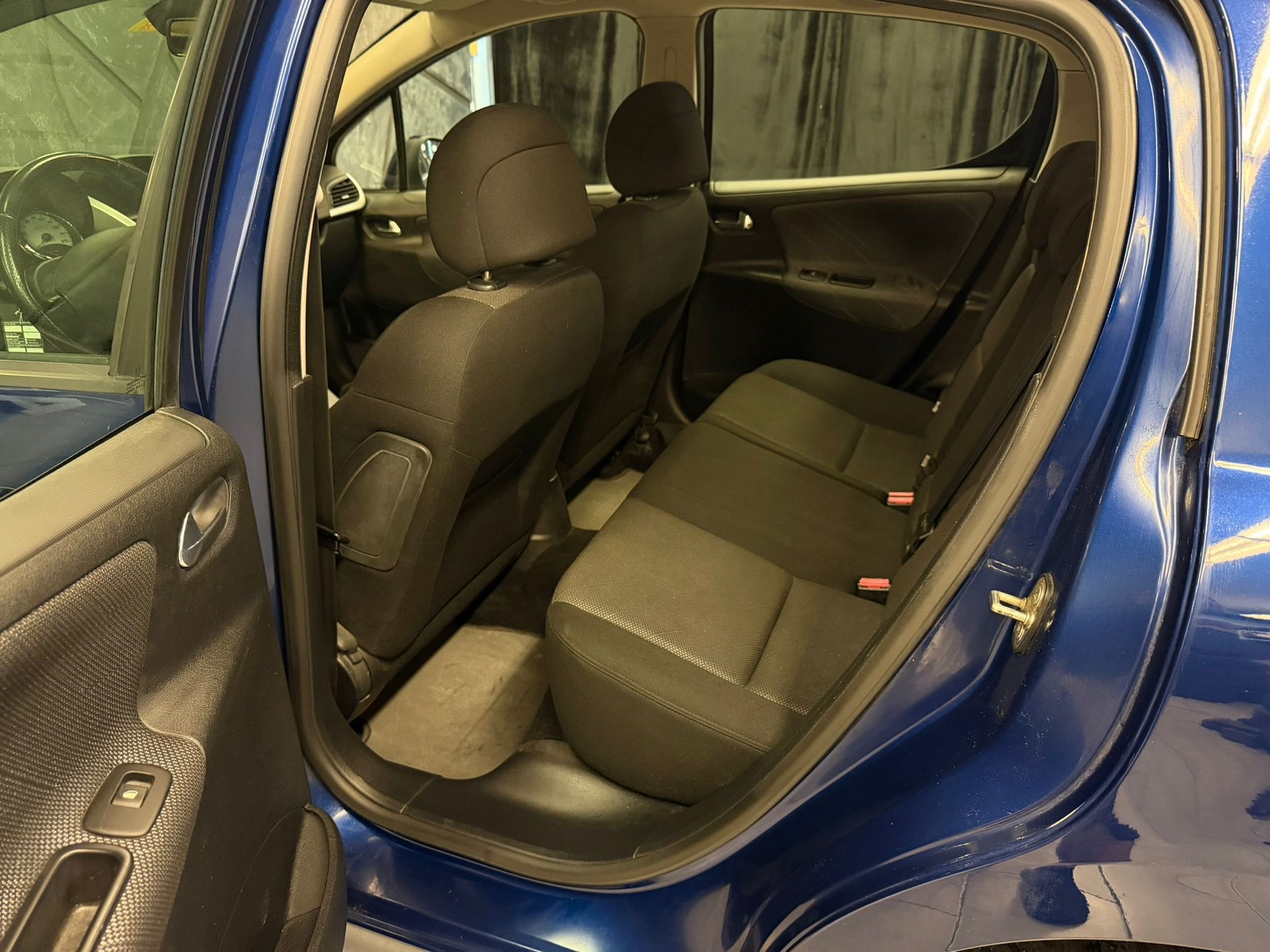 PEUGEOT 207 1.6 16V XT-image-11