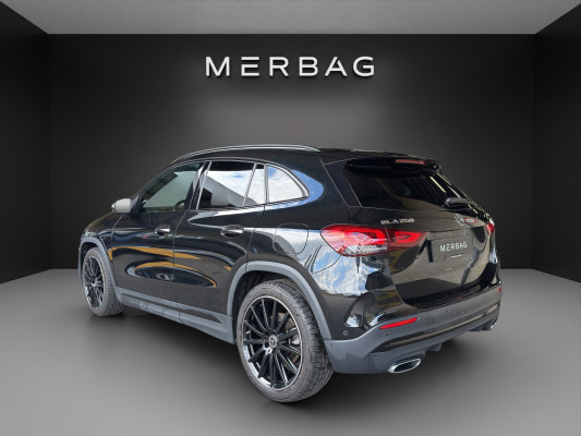 MERCEDES-BENZ GLA 250 AMG Line 4Matic-image-2