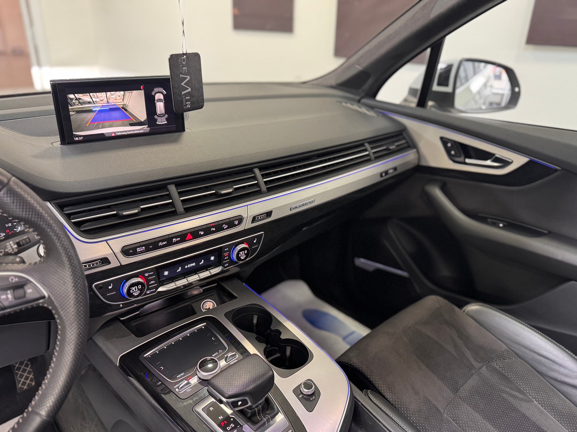 AUDI Q7 3.0 TDI quattro tiptronic *S-Line / Panorama / 7 Sitzer / Bose Soundsystem / AHK / Hinterachslenkung*-image-13