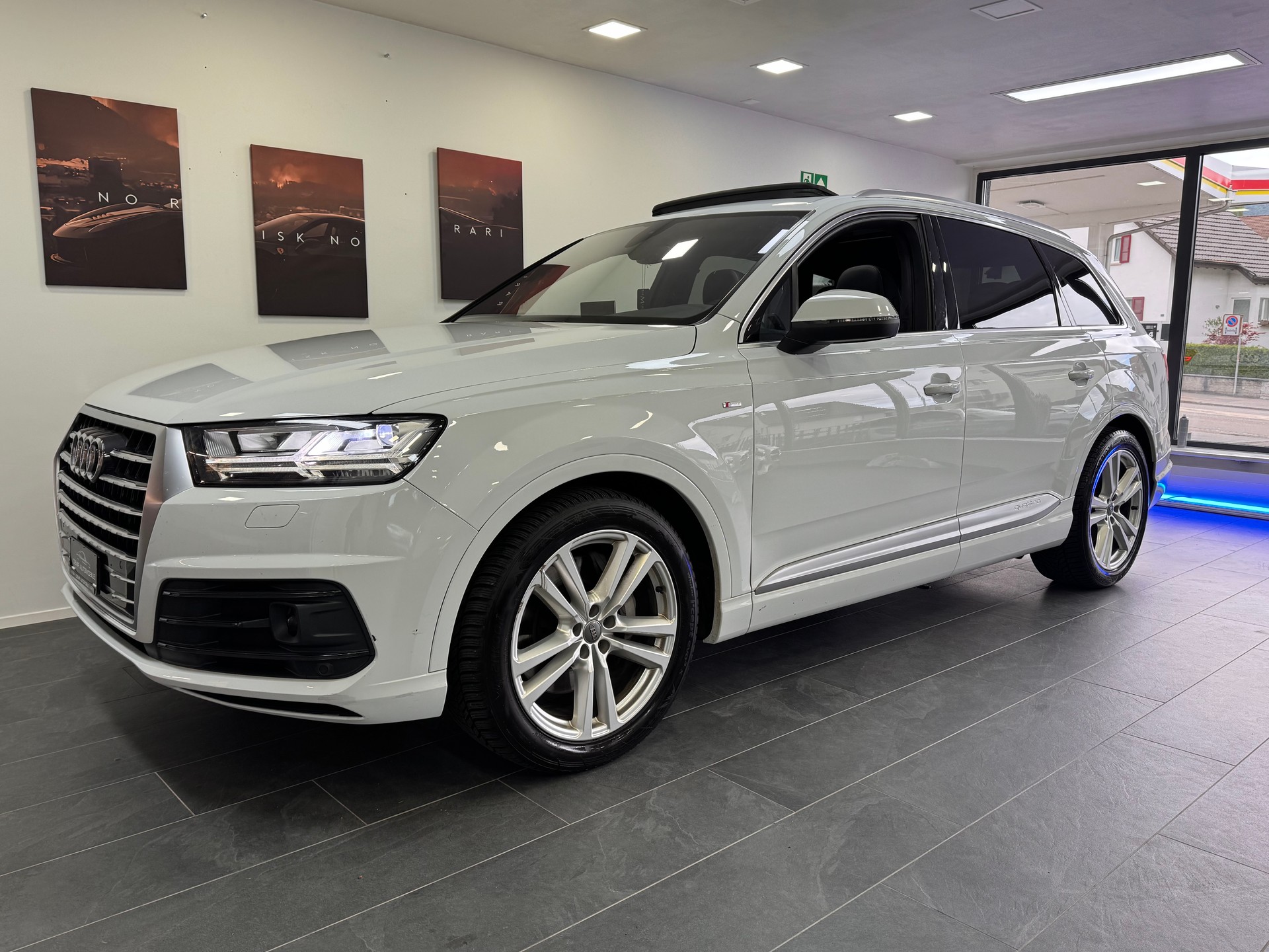 AUDI Q7 3.0 TDI quattro tiptronic *S-Line / Panorama / 7 Sitzer / Bose Soundsystem / AHK / Hinterachslenkung*