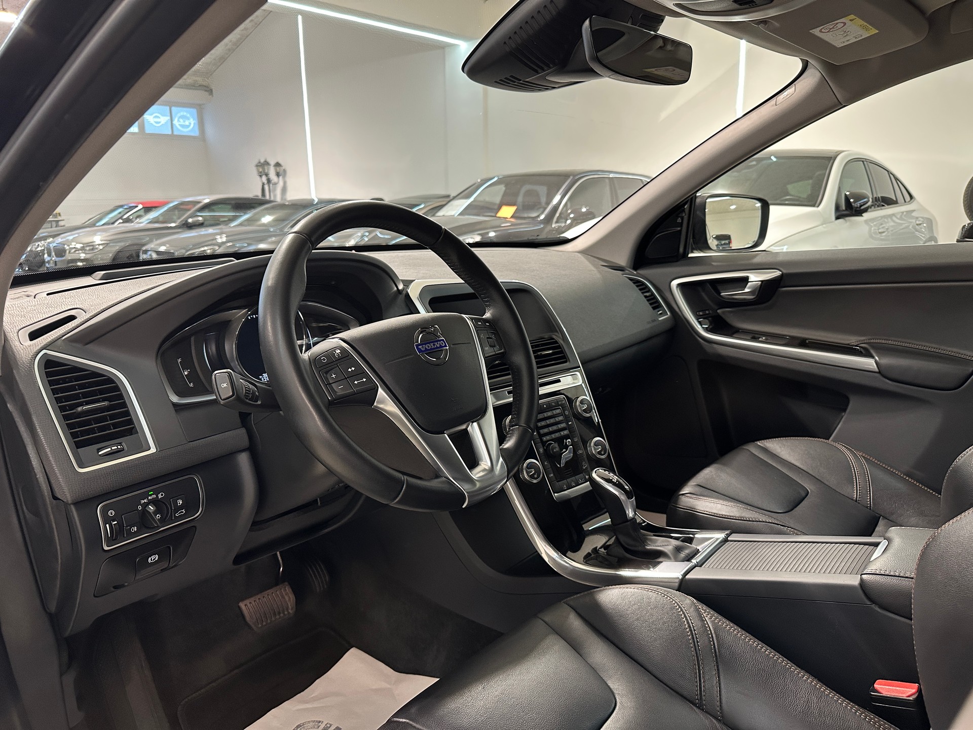 VOLVO XC60 T5 AWD Summum Geartronic-image-1