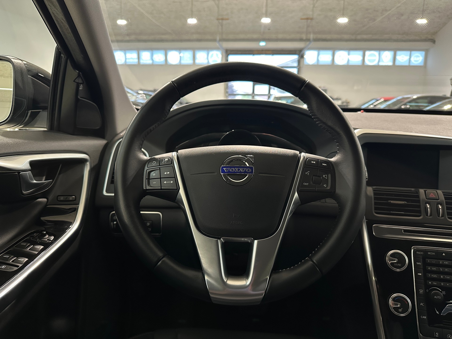 VOLVO XC60 T5 AWD Summum Geartronic-image-23