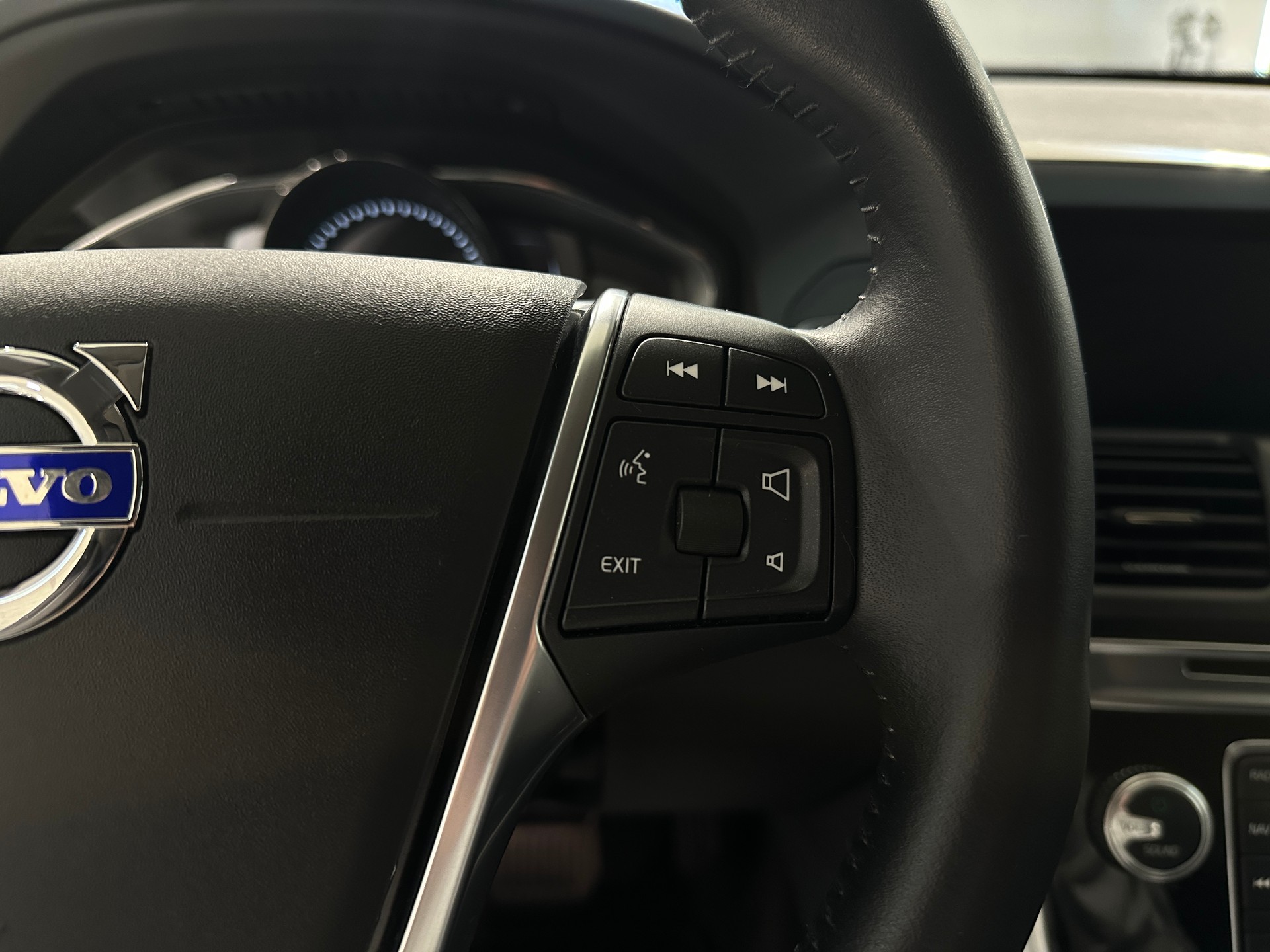 VOLVO XC60 T5 AWD Summum Geartronic-image-25